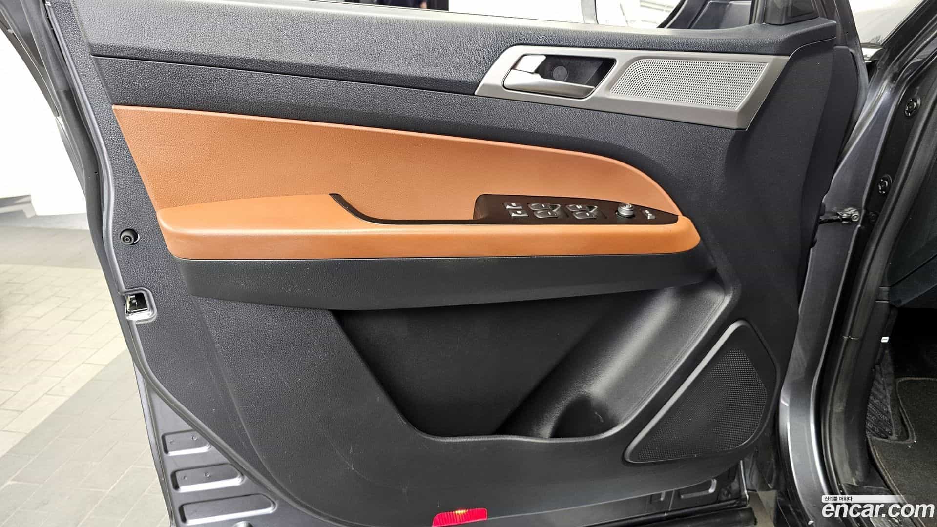 Rexton KG Mobility 2018.9-INNER-034