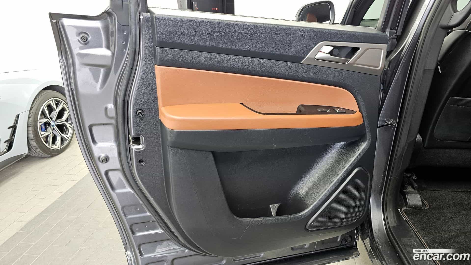 Rexton KG Mobility 2018.9-INNER-035