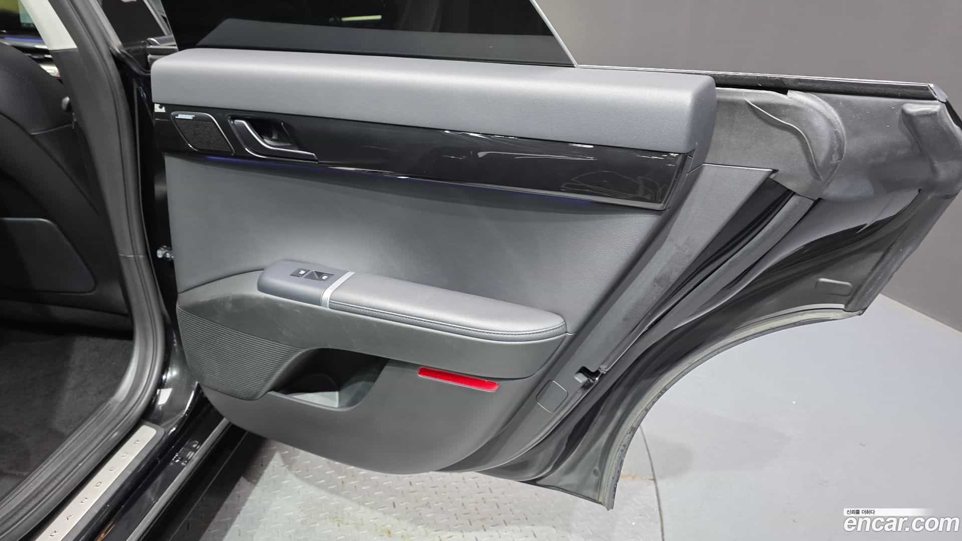 Grandeur Hyundai 2023.1-INNER-035