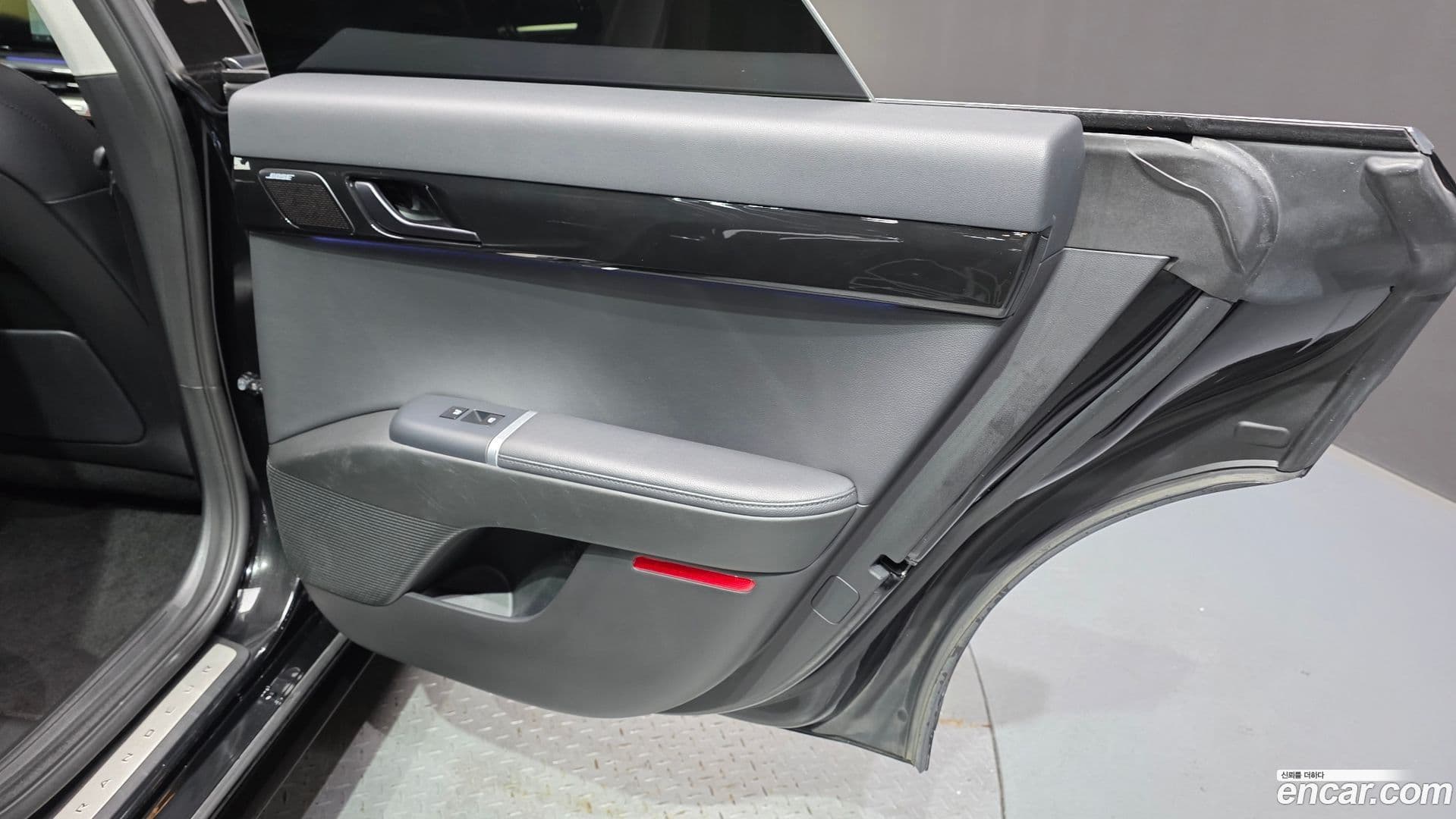 Main__Slider__Photo:Grandeur Hyundai 2023.1-24