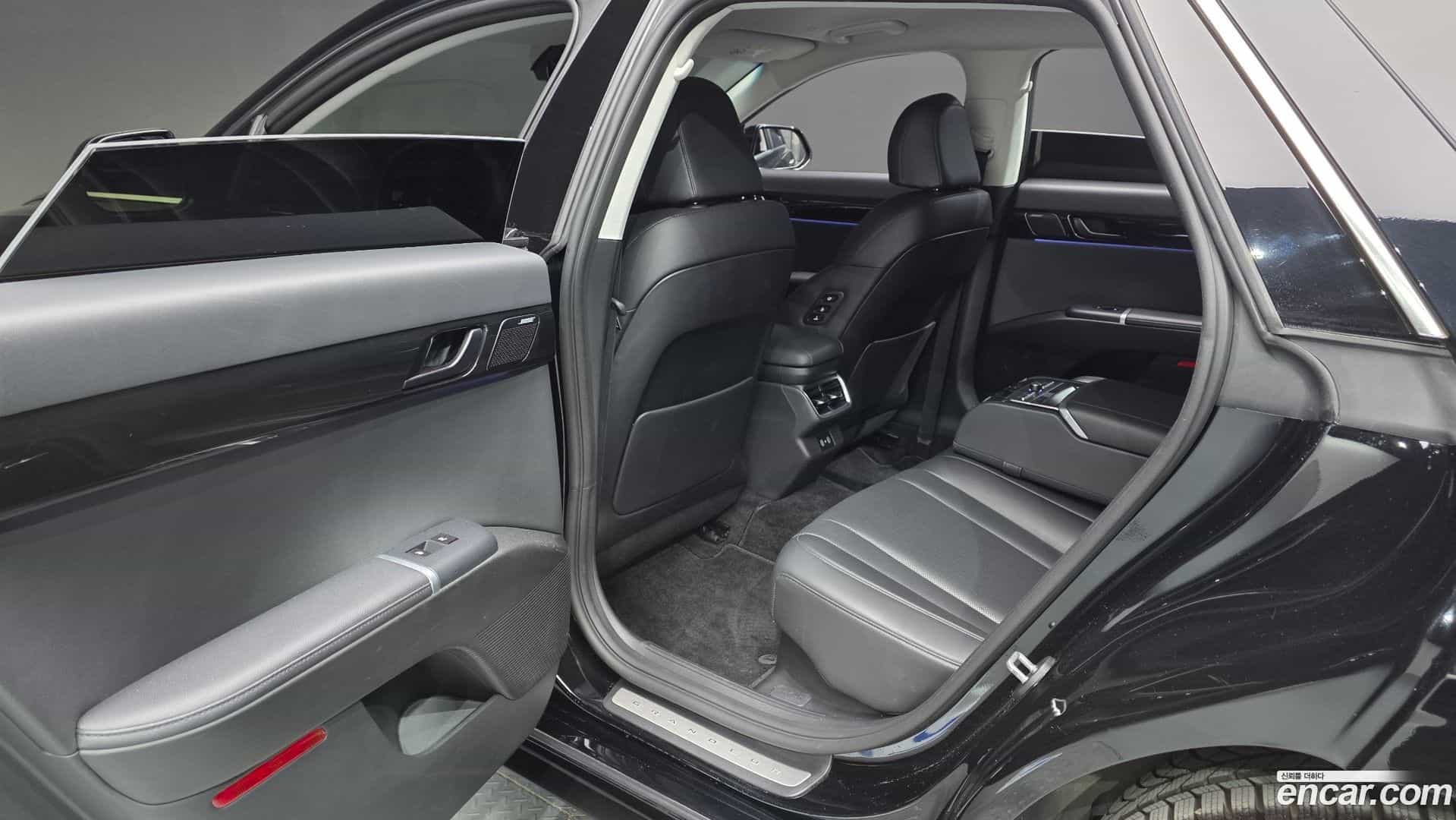 Grandeur Hyundai 2023.1-INNER-036