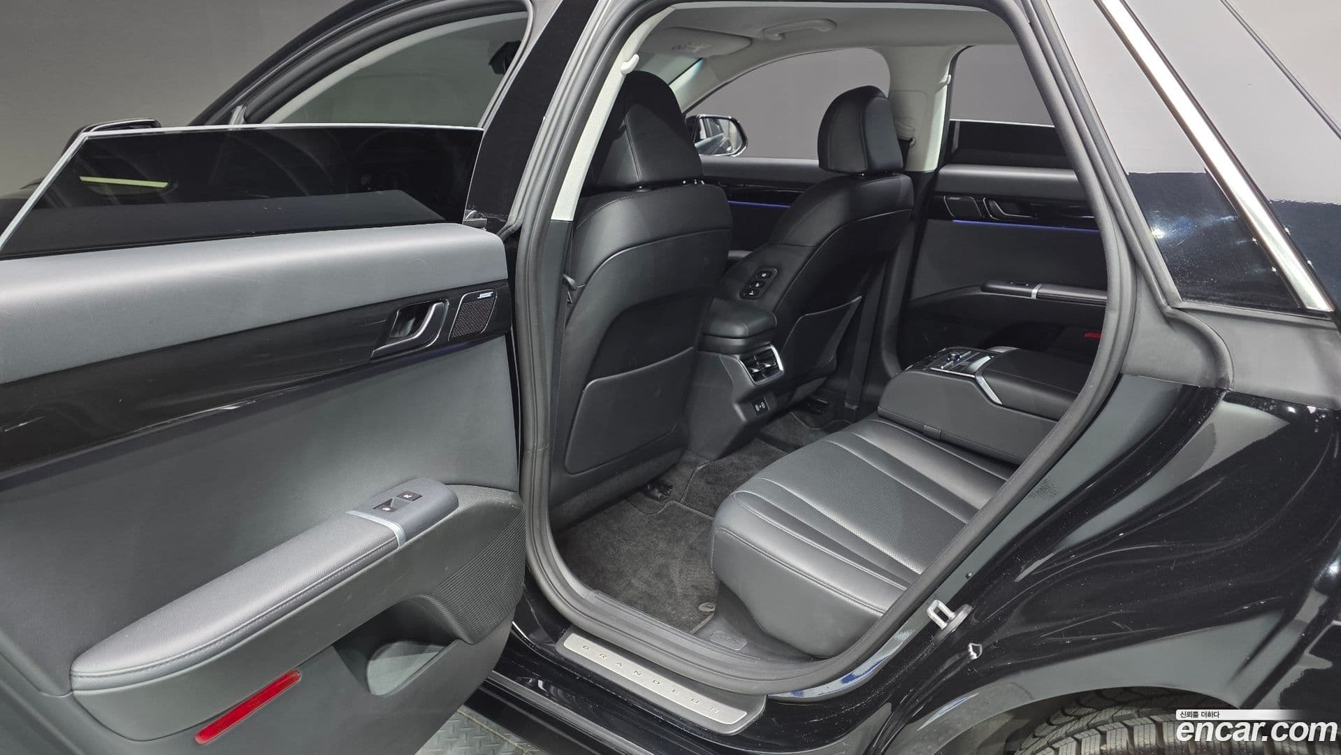 Main__Slider__Photo:Grandeur Hyundai 2023.1-25