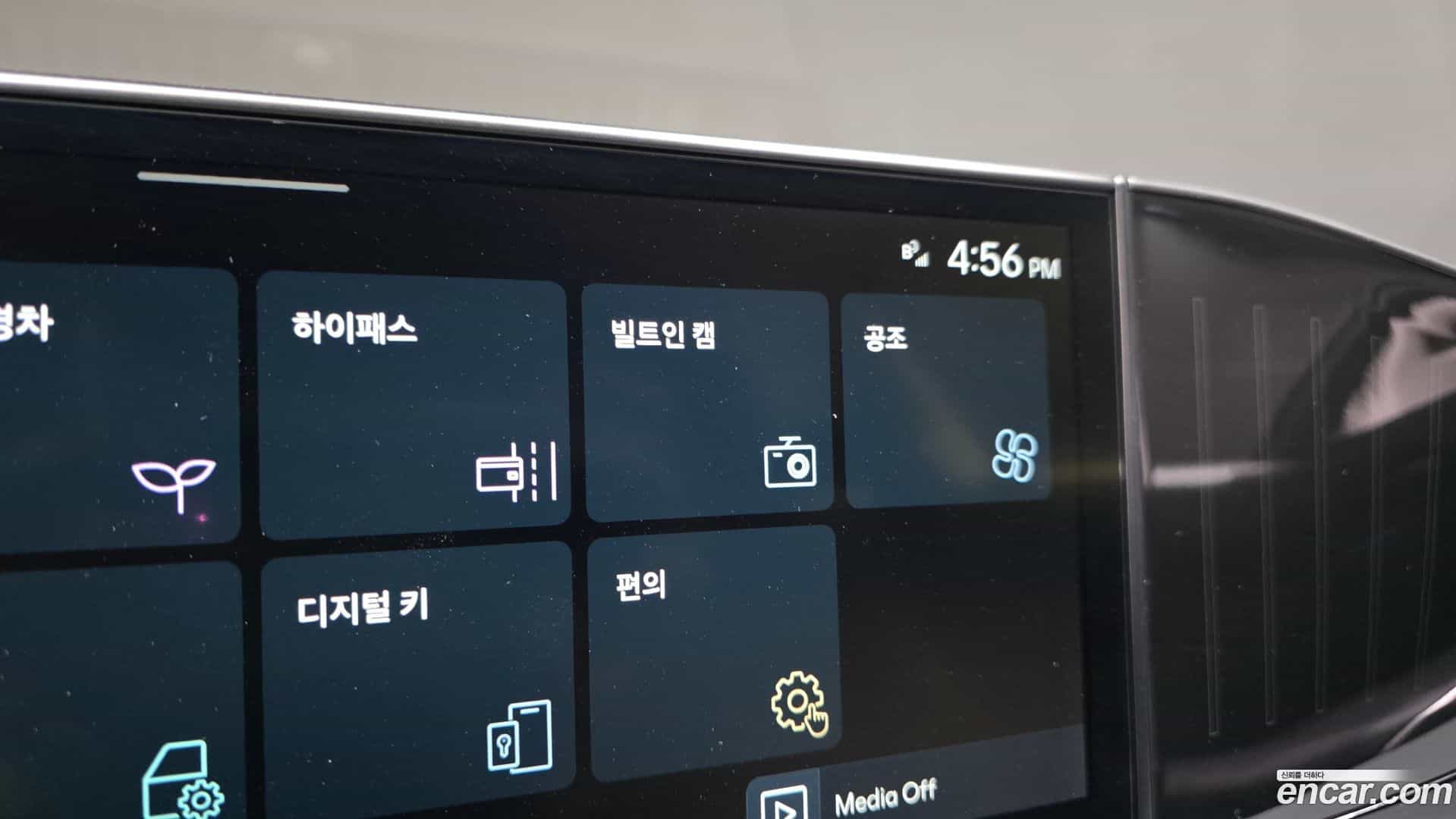 Grandeur Hyundai 2023.1-OPTION-045