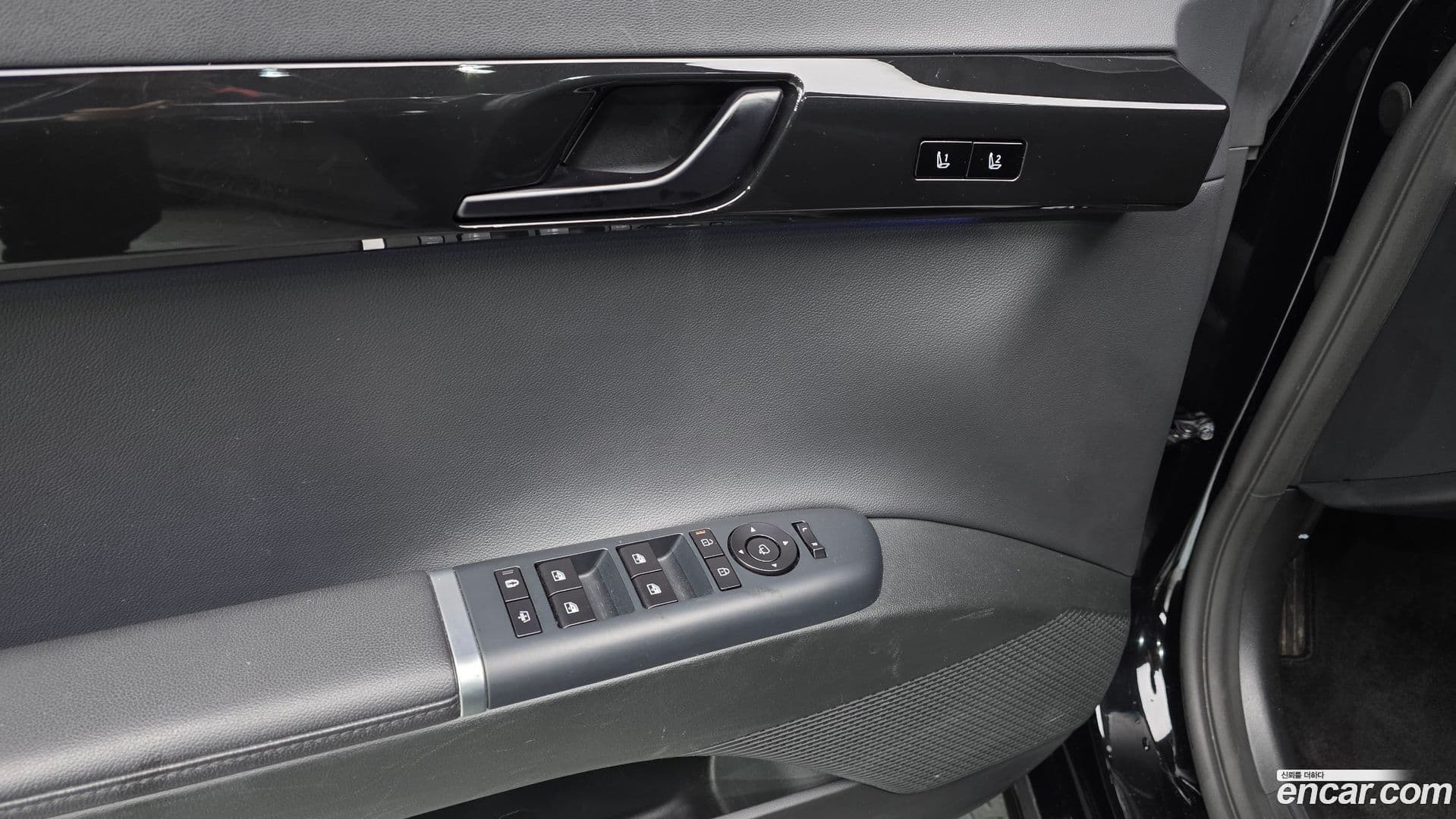 Main__Slider__Photo:Grandeur Hyundai 2023.1-32