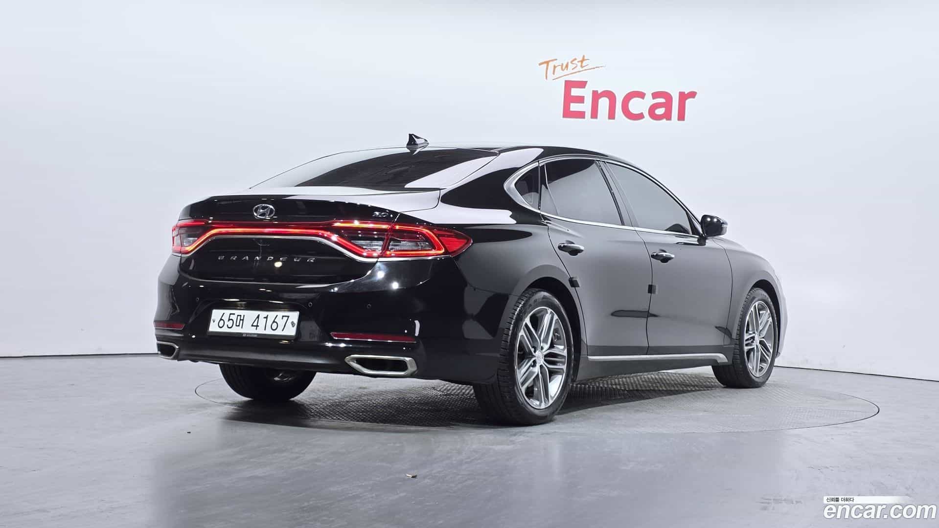 Grandeur Hyundai 2018.1-OUTER-002
