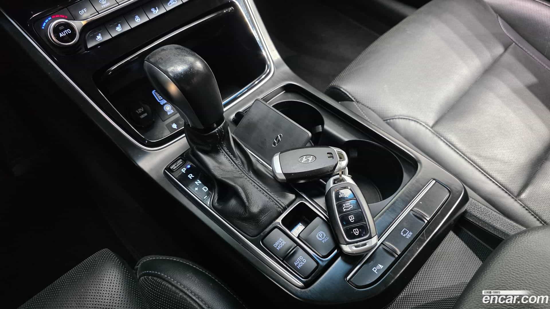 Grandeur Hyundai 2018.1-INNER-009