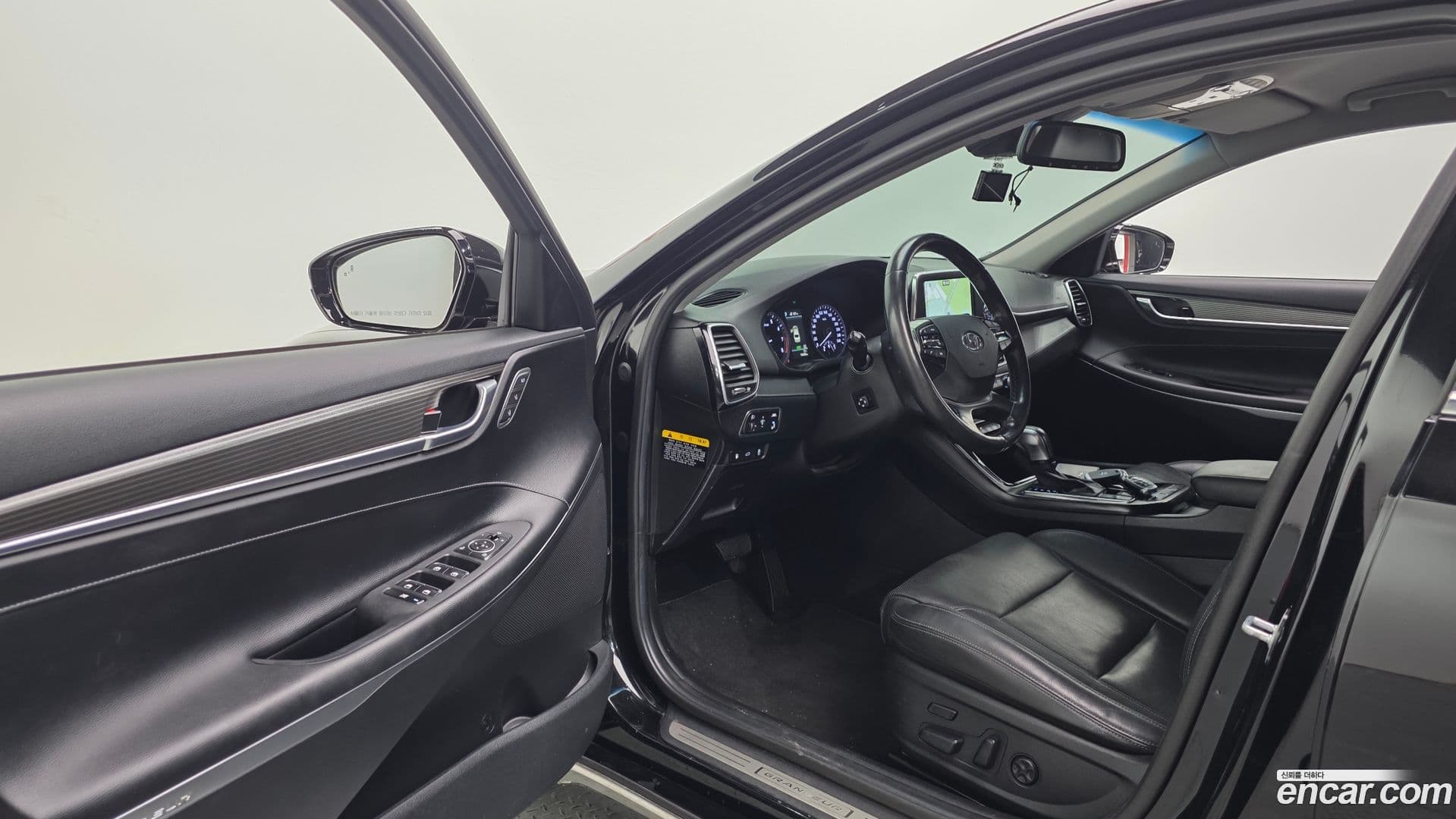 Main__Slider__Photo:Grandeur Hyundai 2018.1-9
