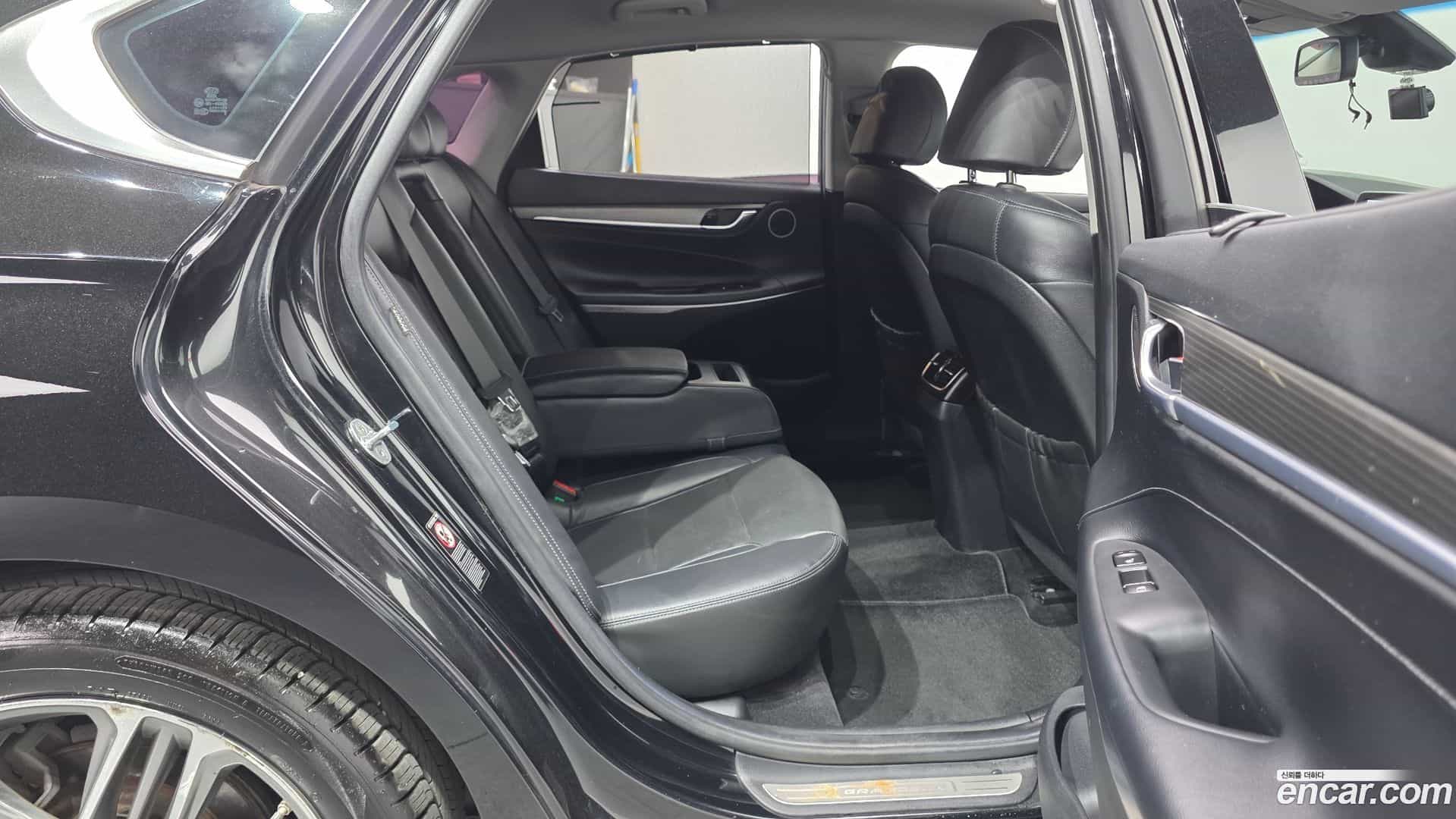 Grandeur Hyundai 2018.1-OPTION-016