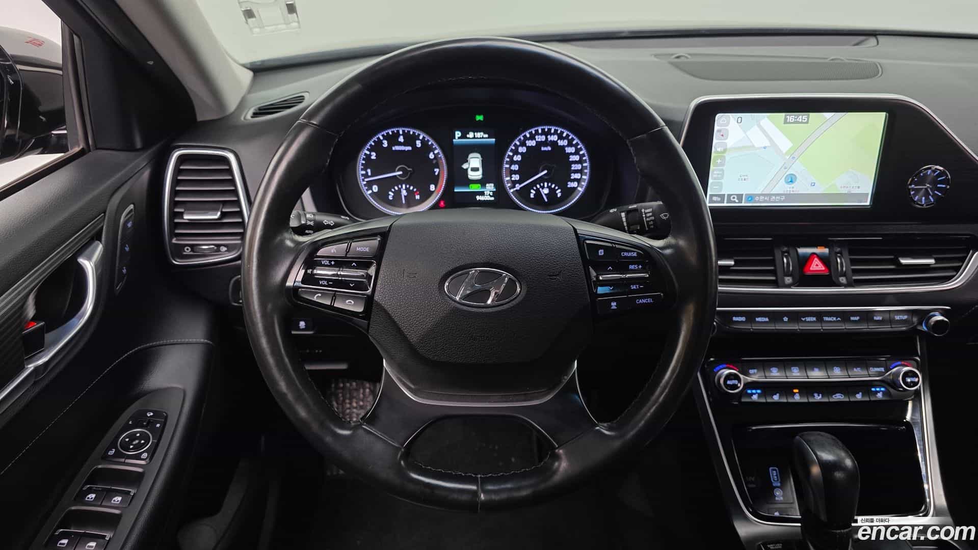 Grandeur Hyundai 2018.1-OPTION-017