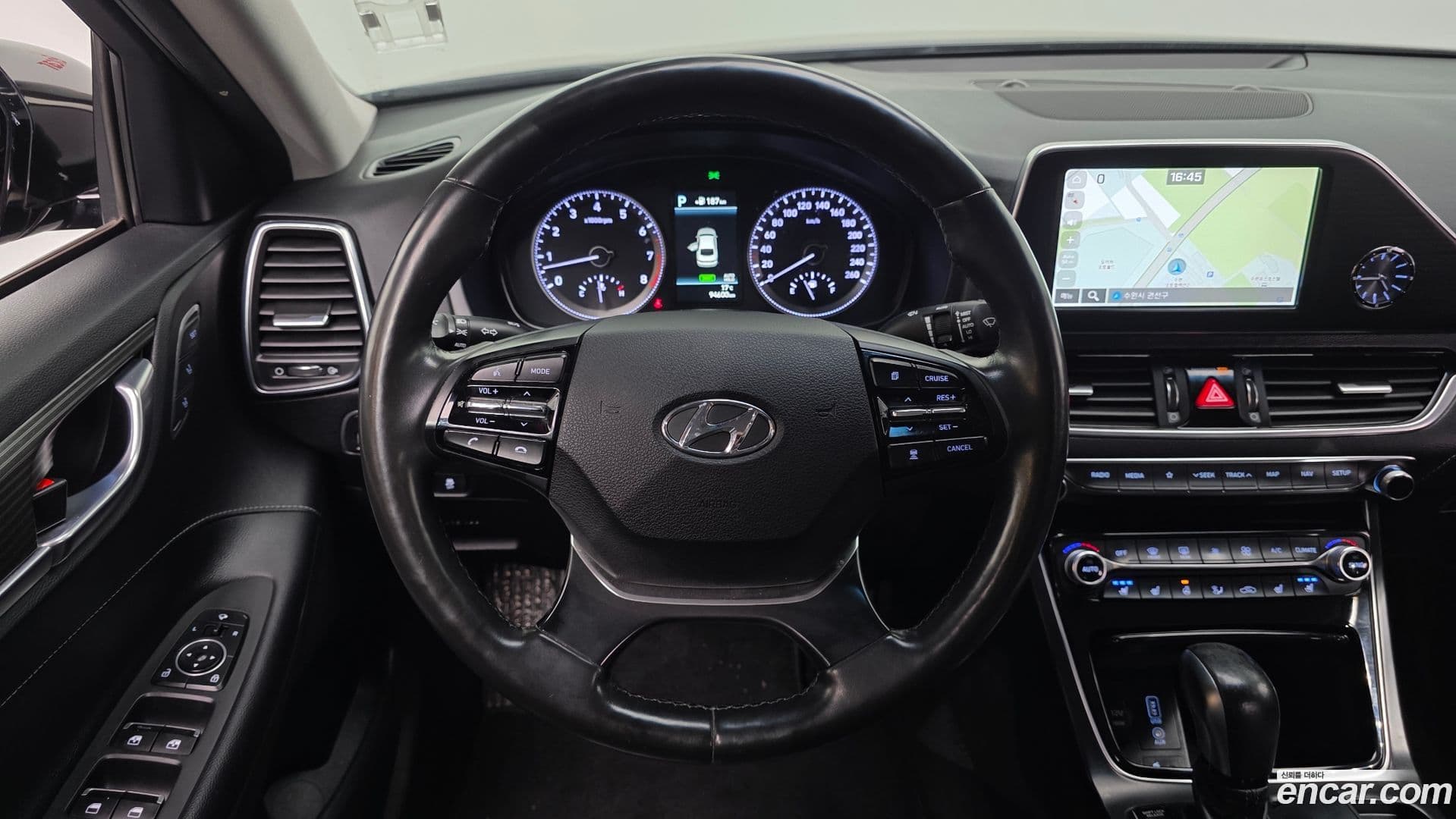 Main__Slider__Photo:Grandeur Hyundai 2018.1-12