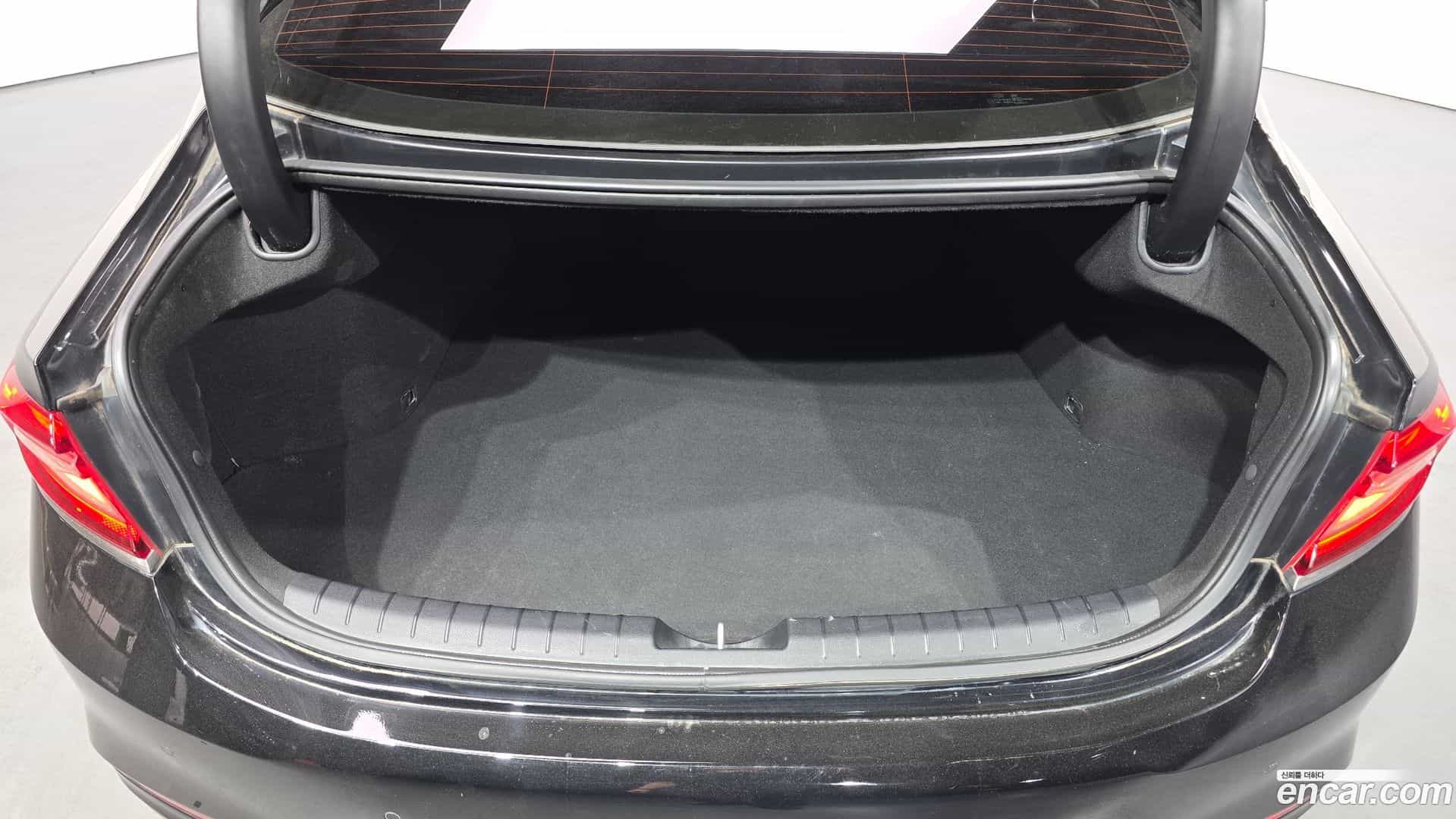 Grandeur Hyundai 2018.1-OPTION-024