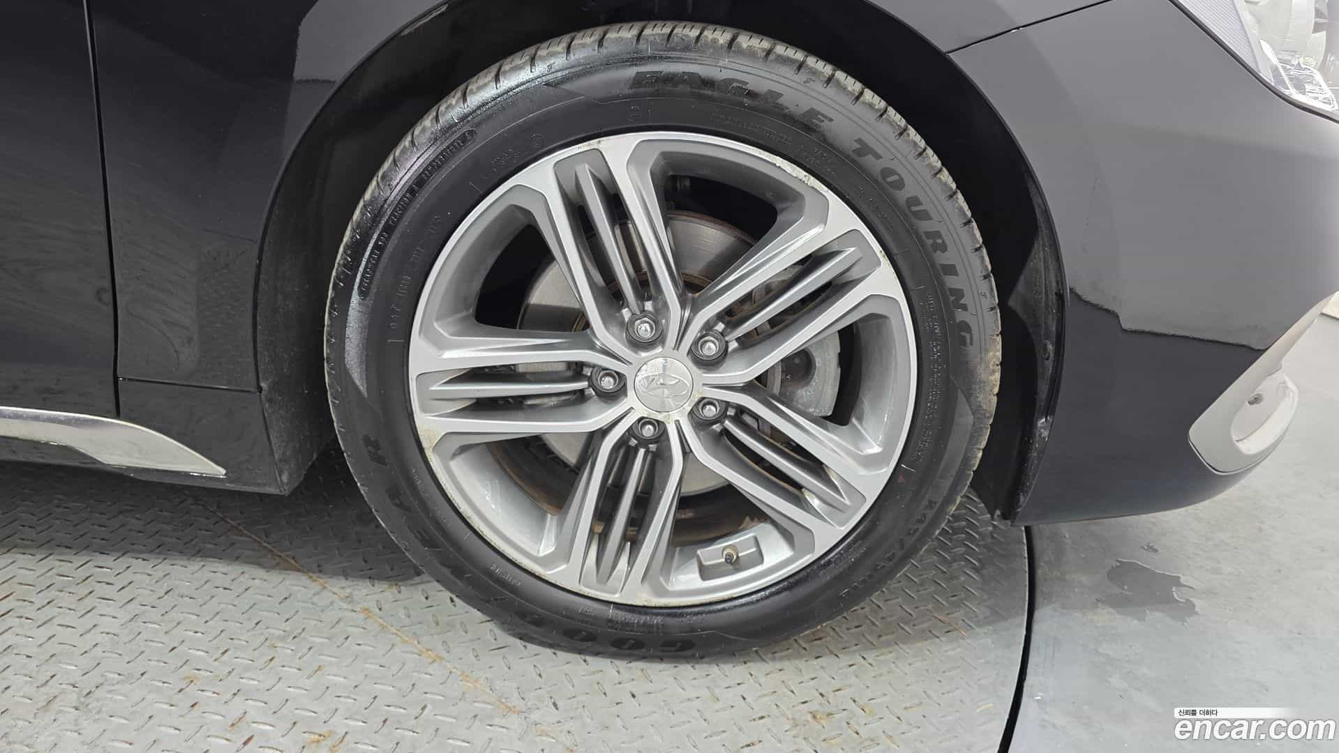 Grandeur Hyundai 2018.1-OUTER-031