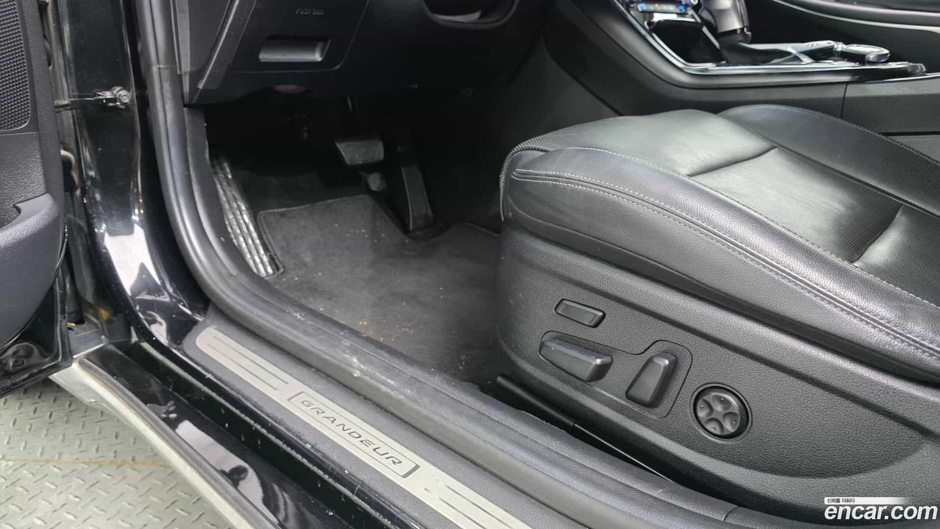 Grandeur Hyundai 2018.1-OPTION-041