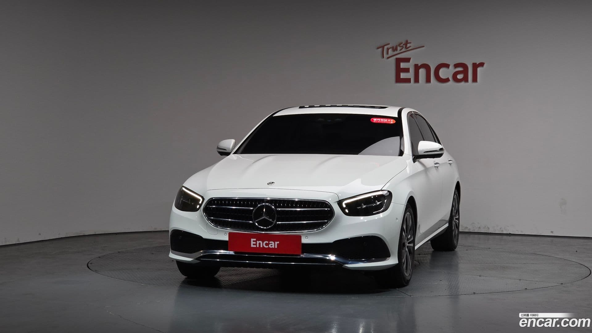Main__Slider__Photo:E-Class Mercedes-Benz 2022.1-2