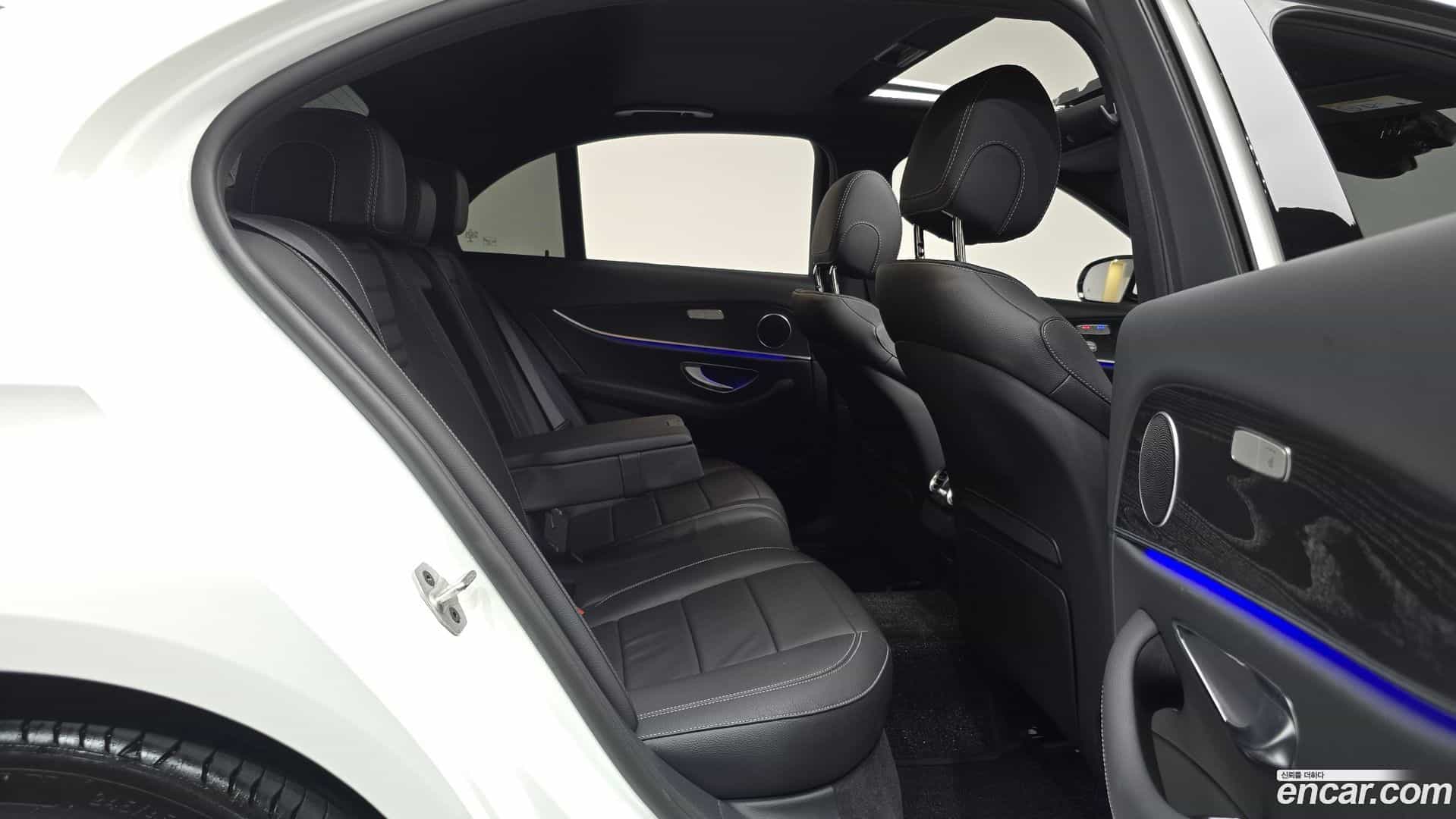 E-Class Mercedes-Benz 2022.1-OPTION-016