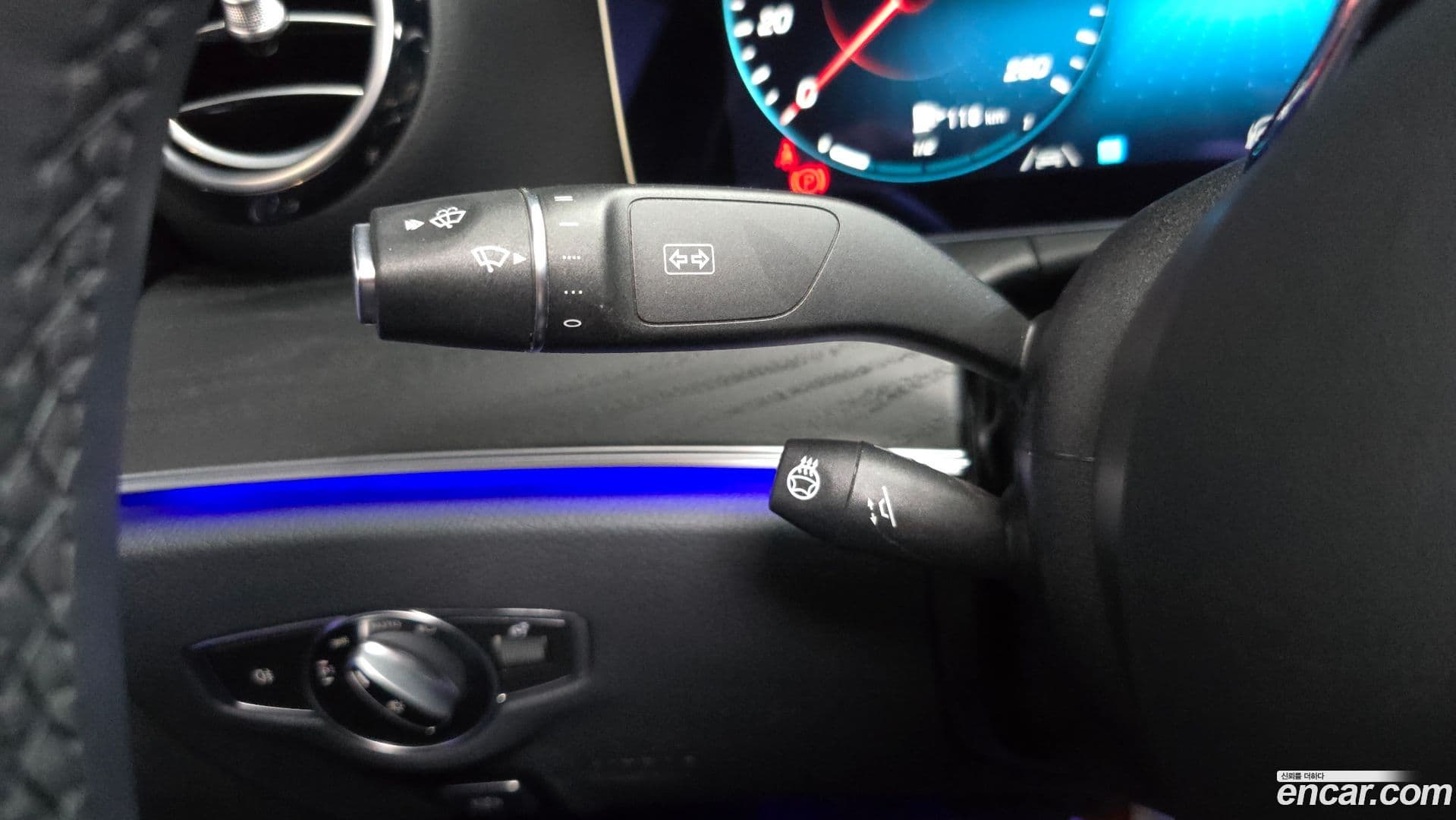 Main__Slider__Photo:E-Class Mercedes-Benz 2022.1-17