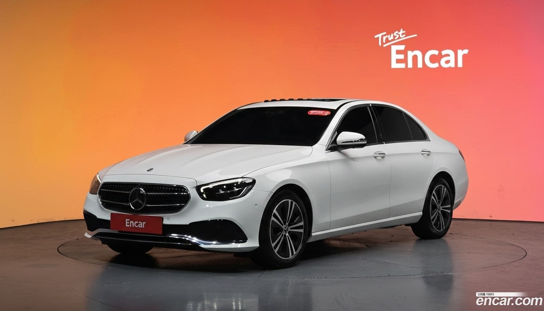 Main__Slider__Photo:E-Class Mercedes-Benz 2022.1-0