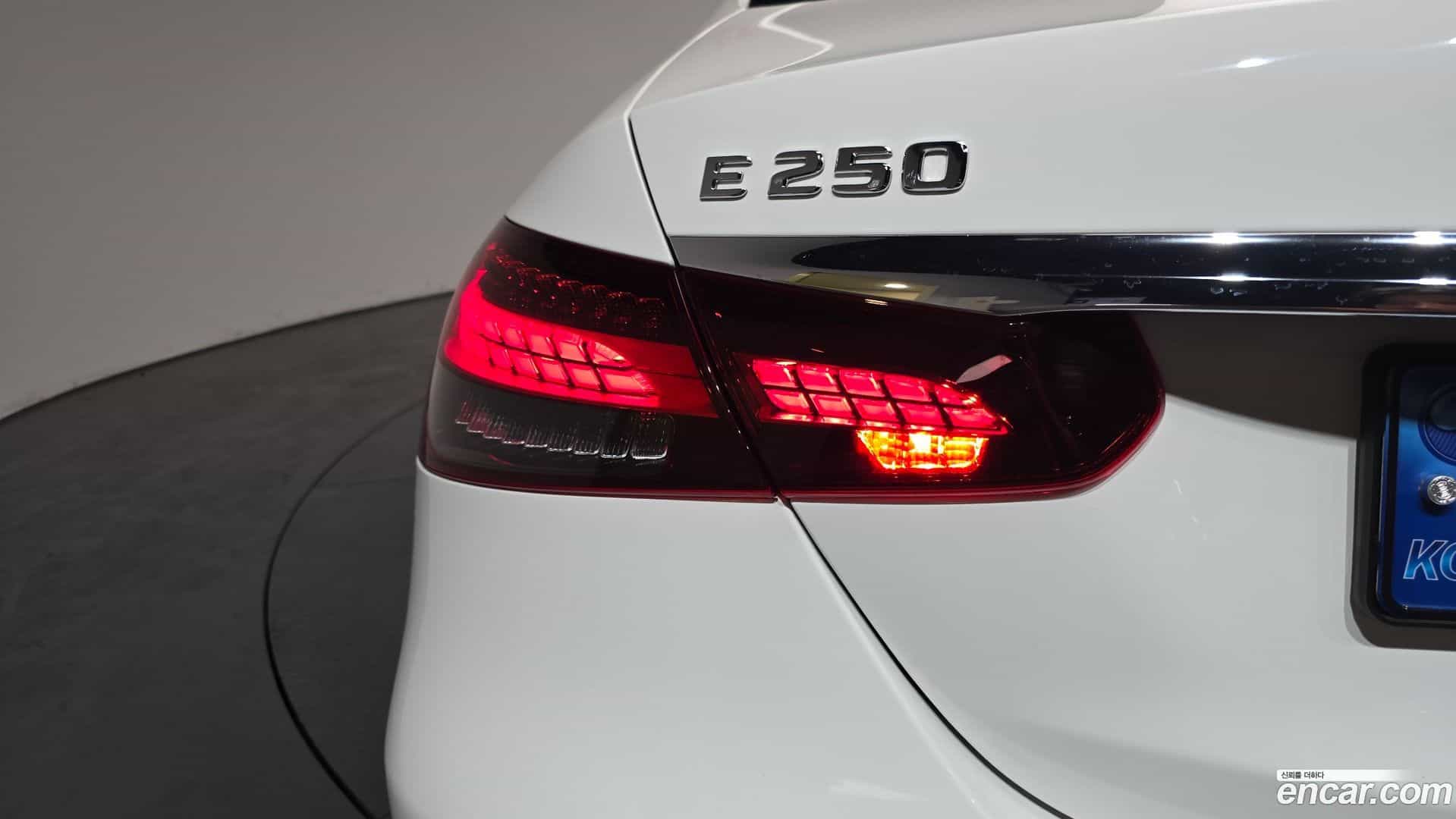 E-Class Mercedes-Benz 2022.1-OUTER-033