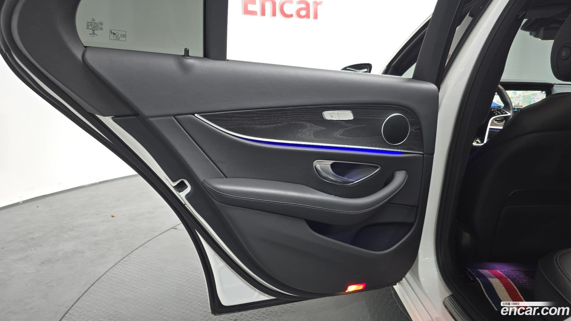 Main__Slider__Photo:E-Class Mercedes-Benz 2022.1-24