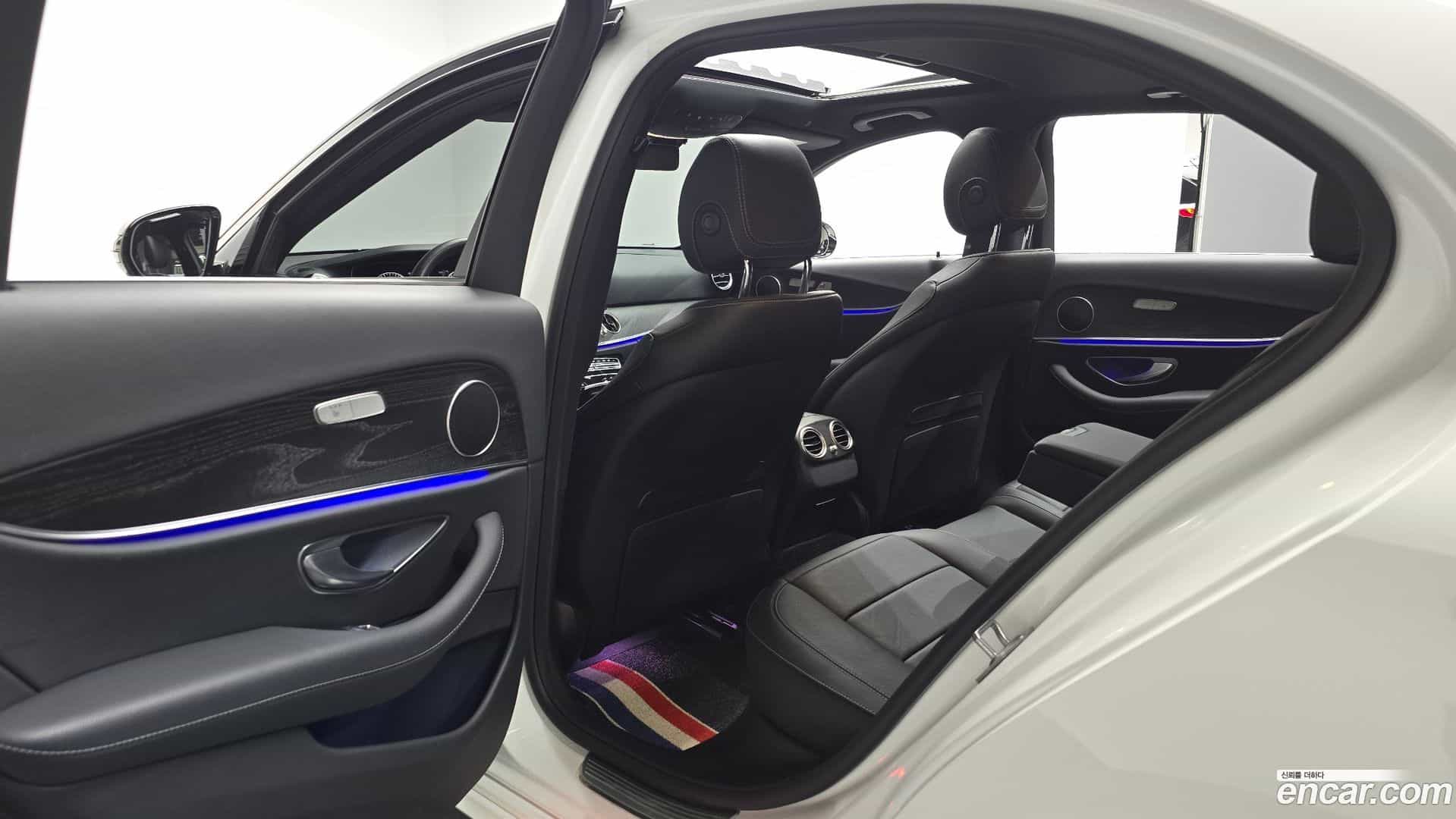 E-Class Mercedes-Benz 2022.1-INNER-036
