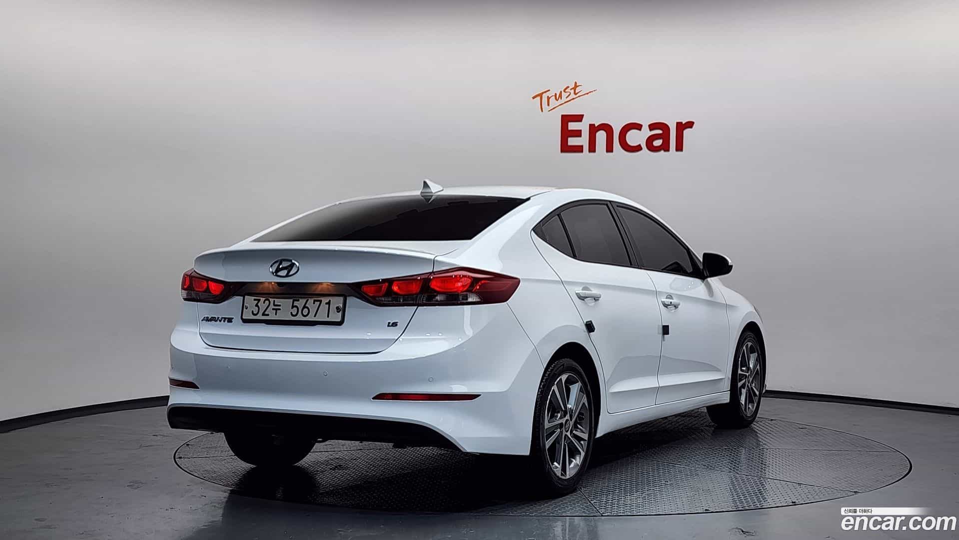 AVANTE Hyundai 2017.9-OUTER-002