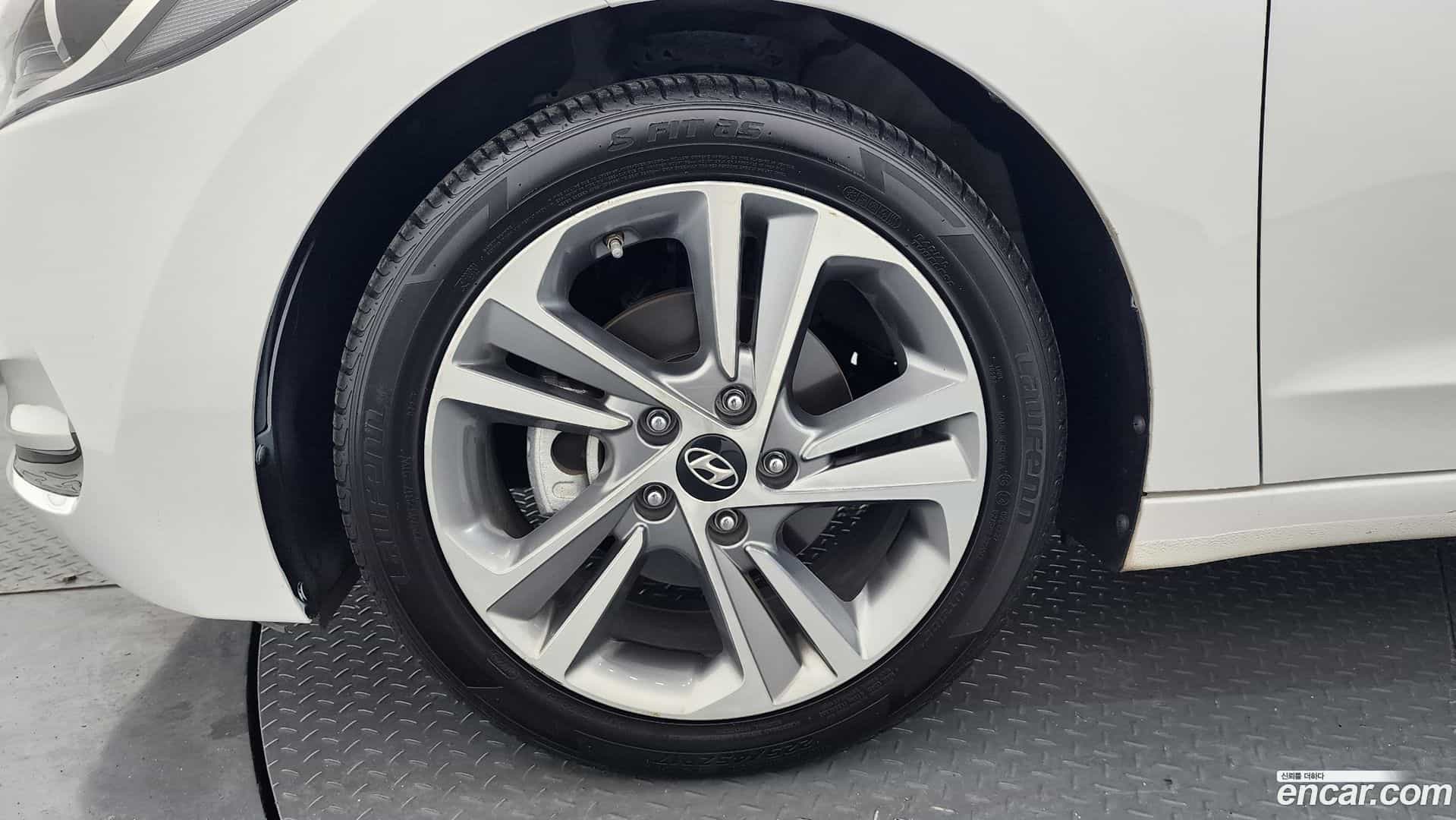 AVANTE Hyundai 2017.9-OUTER-005
