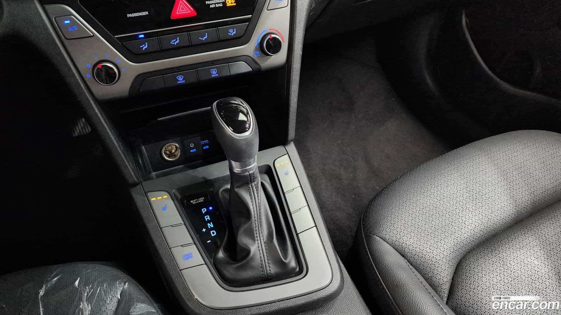 AVANTE Hyundai 2017.9-INNER-009