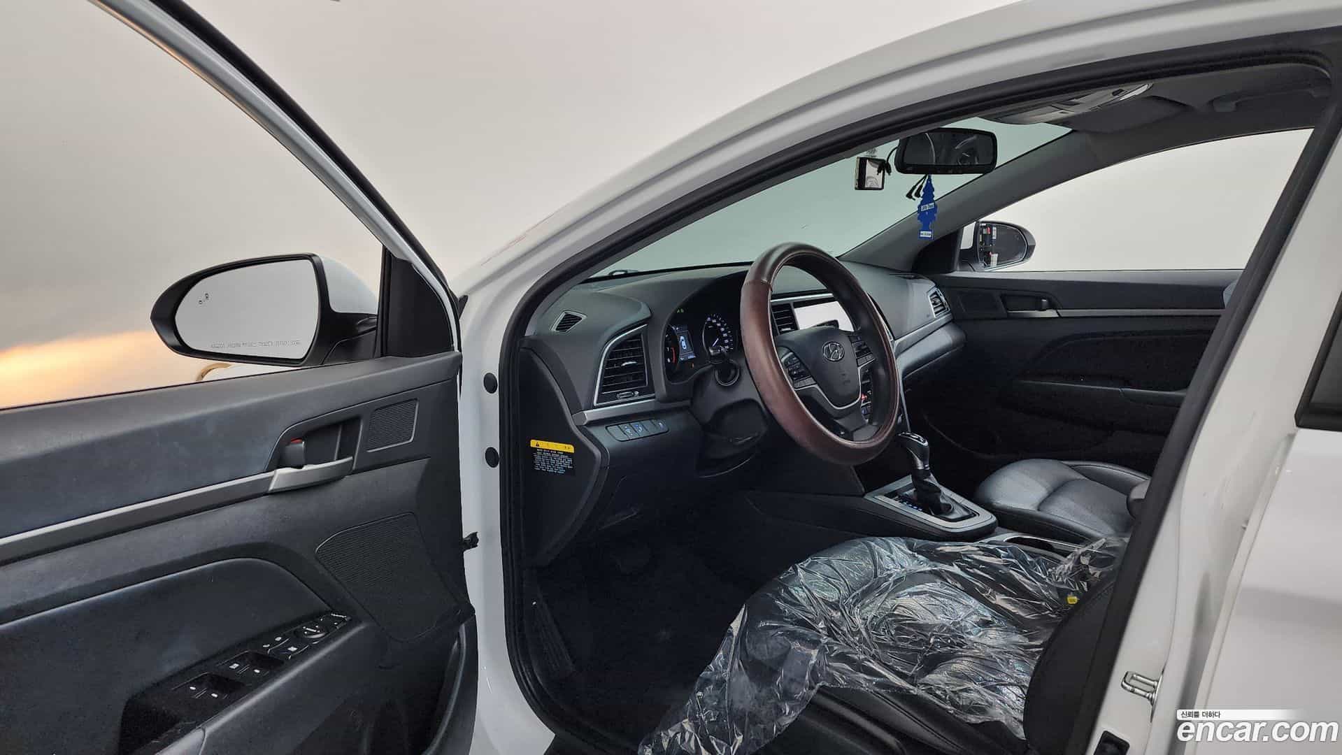AVANTE Hyundai 2017.9-INNER-010