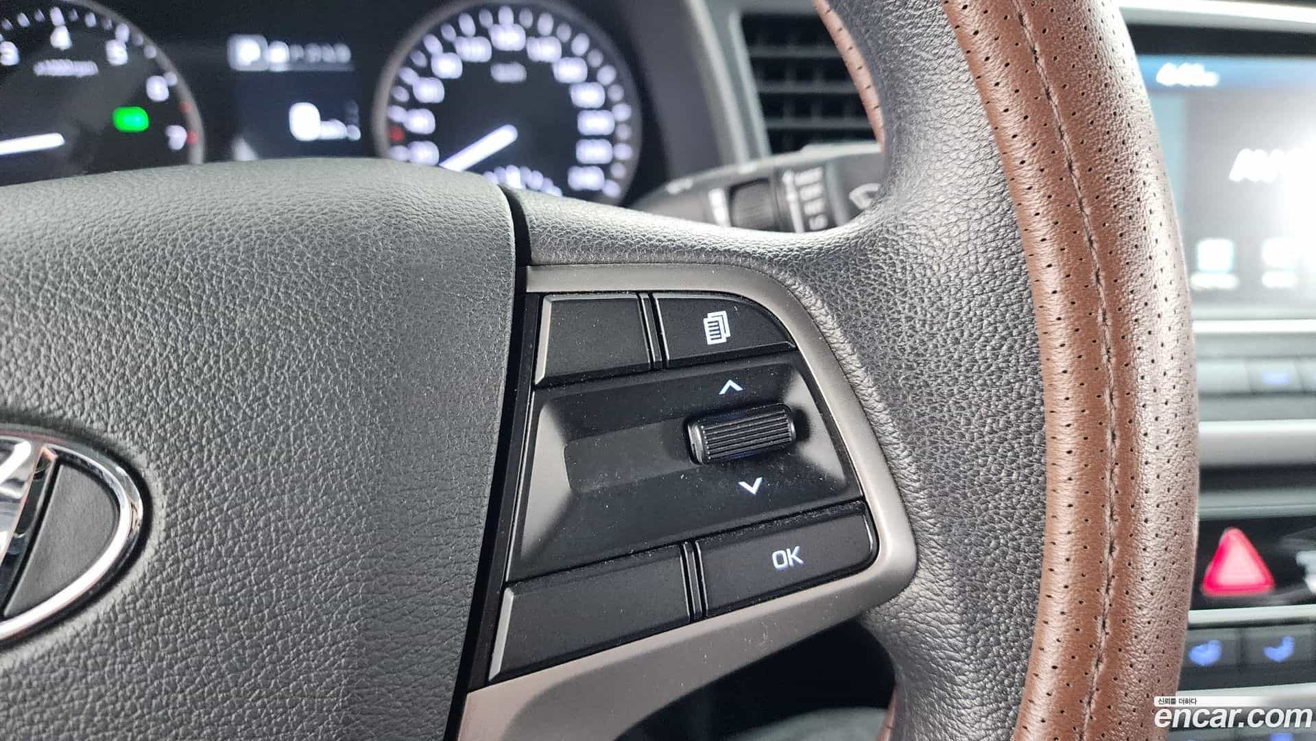 AVANTE Hyundai 2017.9-OPTION-019
