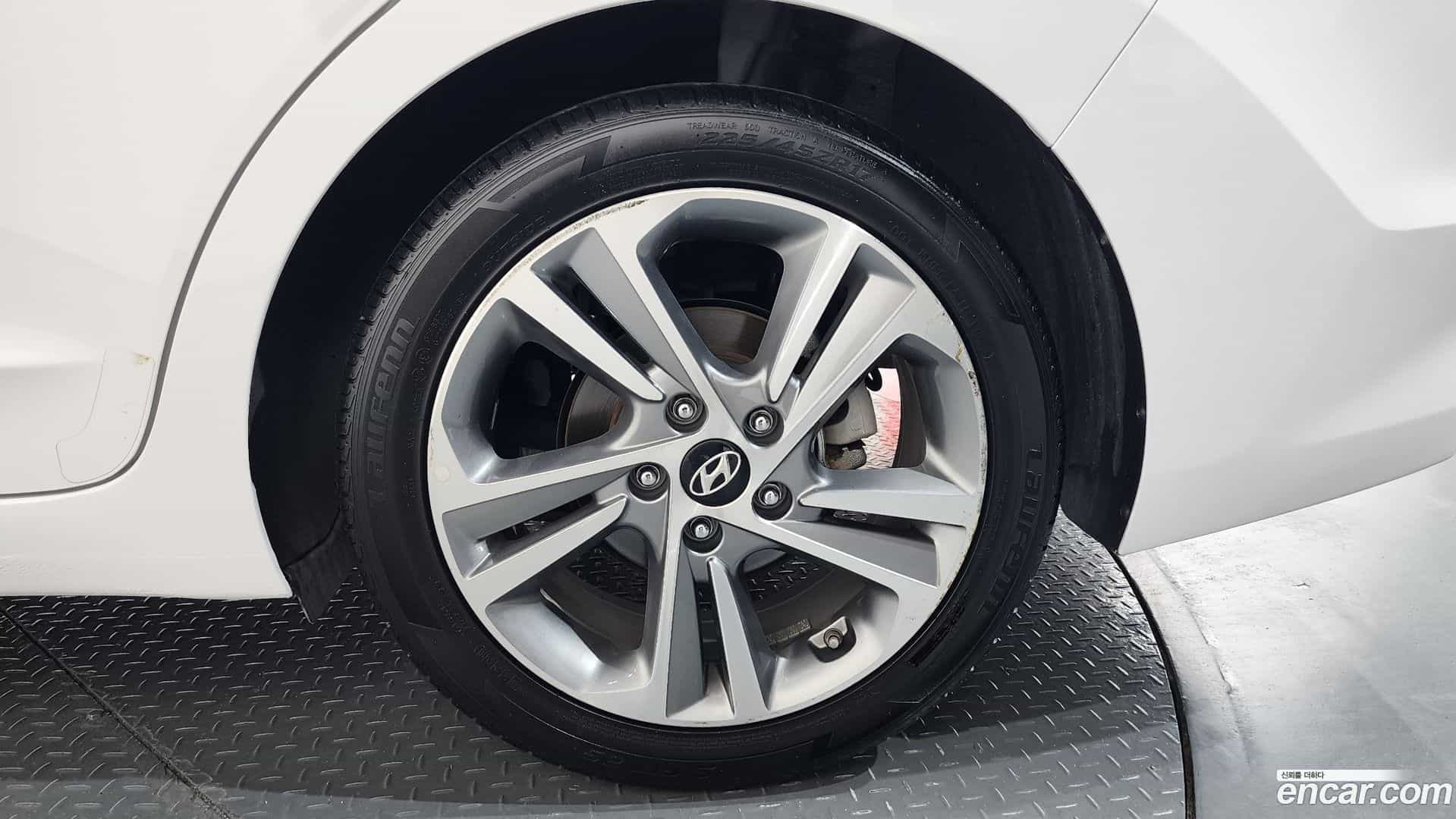 AVANTE Hyundai 2017.9-OUTER-031