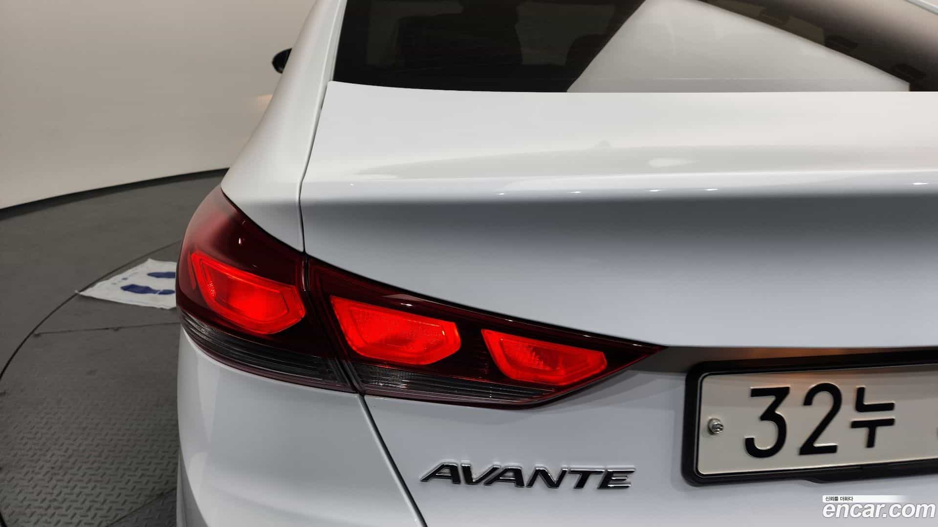 AVANTE Hyundai 2017.9-OUTER-033