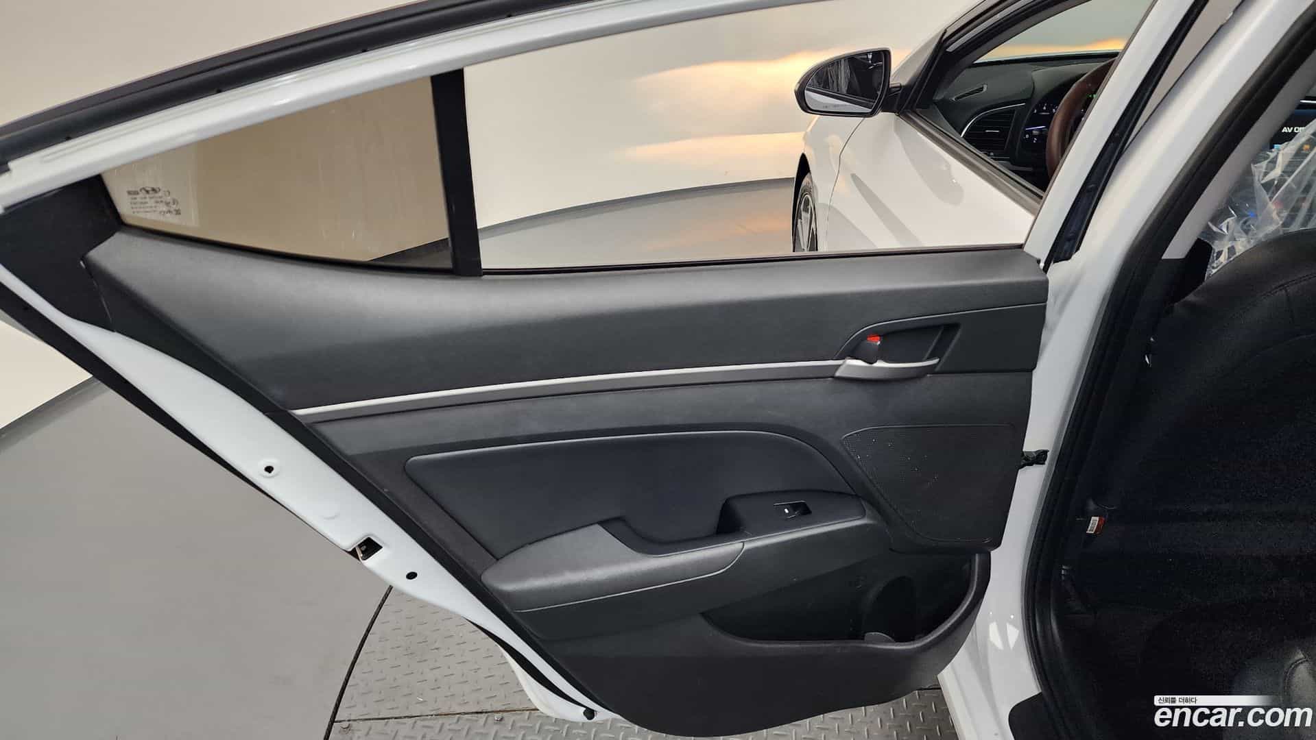AVANTE Hyundai 2017.9-INNER-035