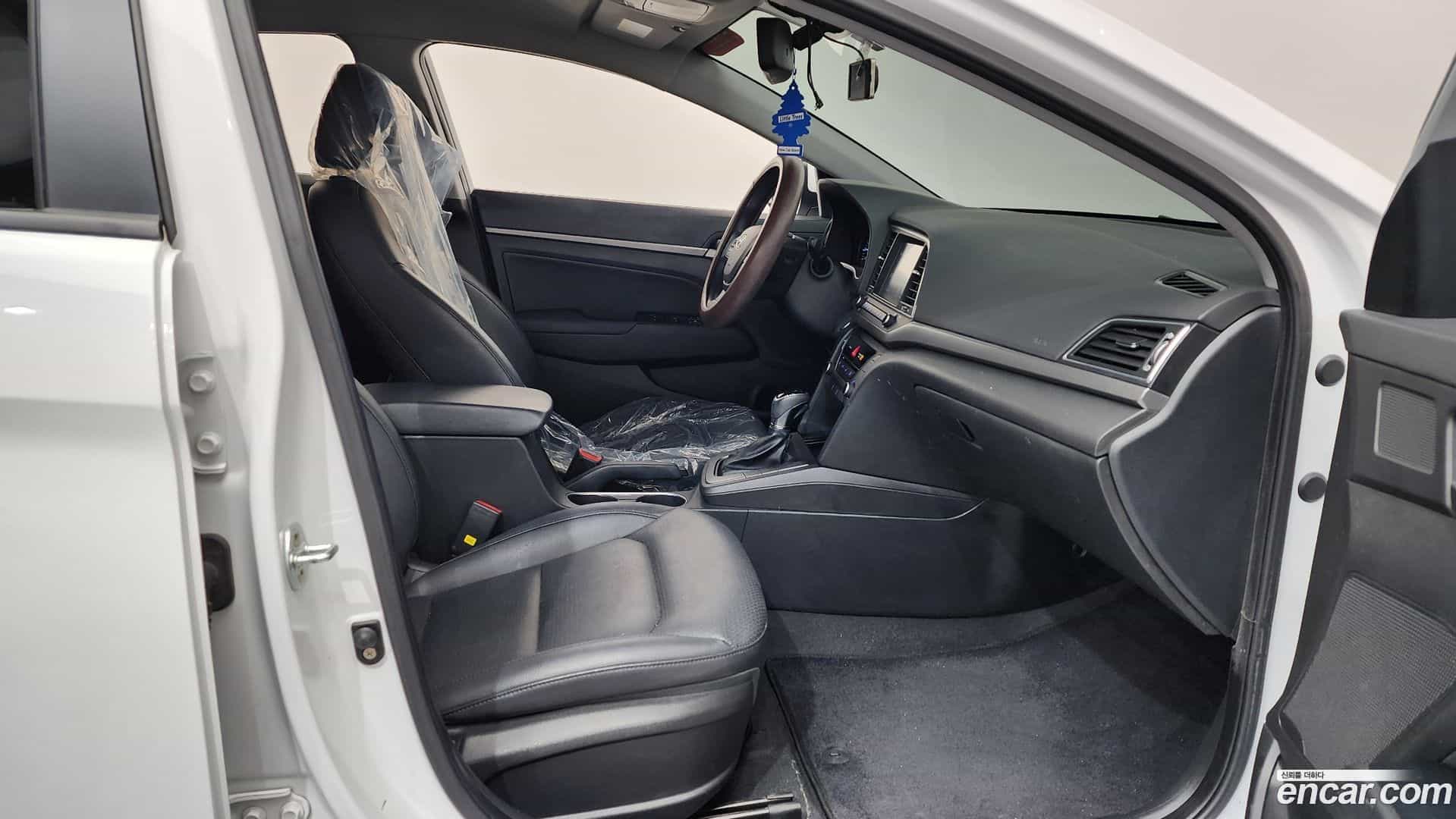 AVANTE Hyundai 2017.9-INNER-036