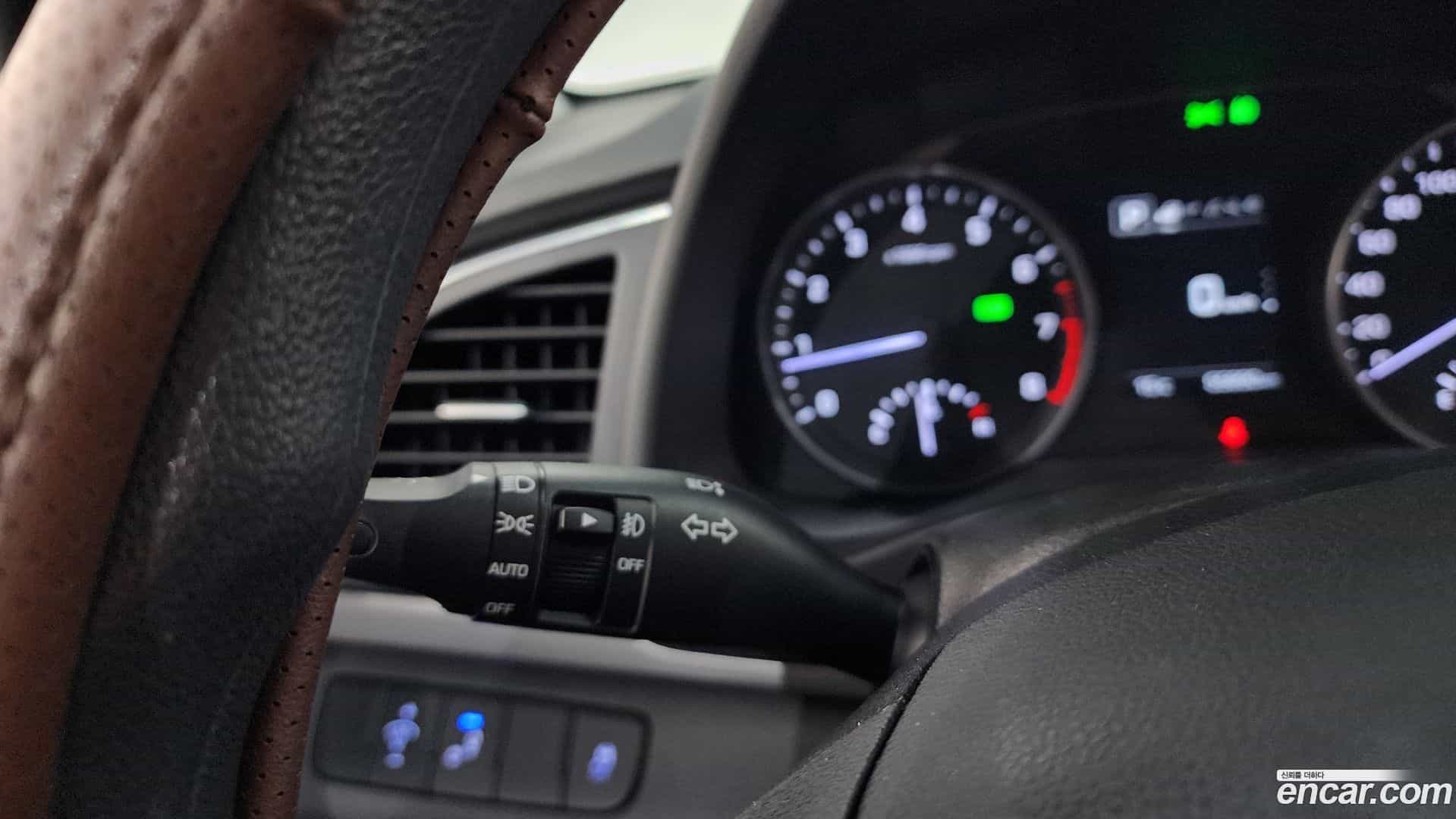 AVANTE Hyundai 2017.9-OPTION-042