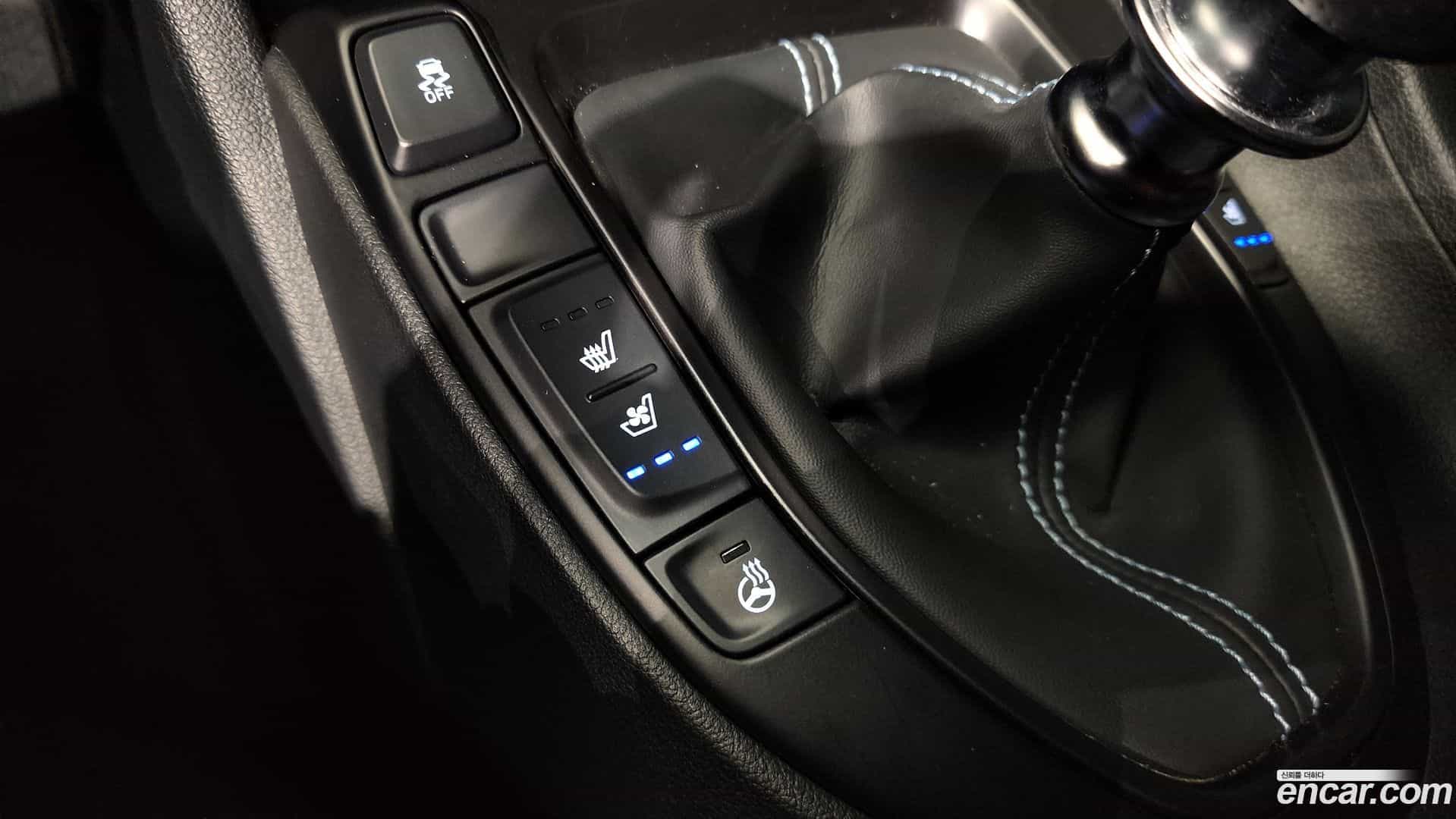 Veloster Hyundai 2022.2-OPTION-044