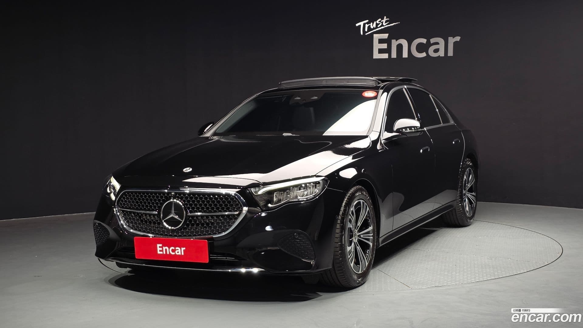 Main__Slider__Photo:E-Class Mercedes-Benz 2025.5-0
