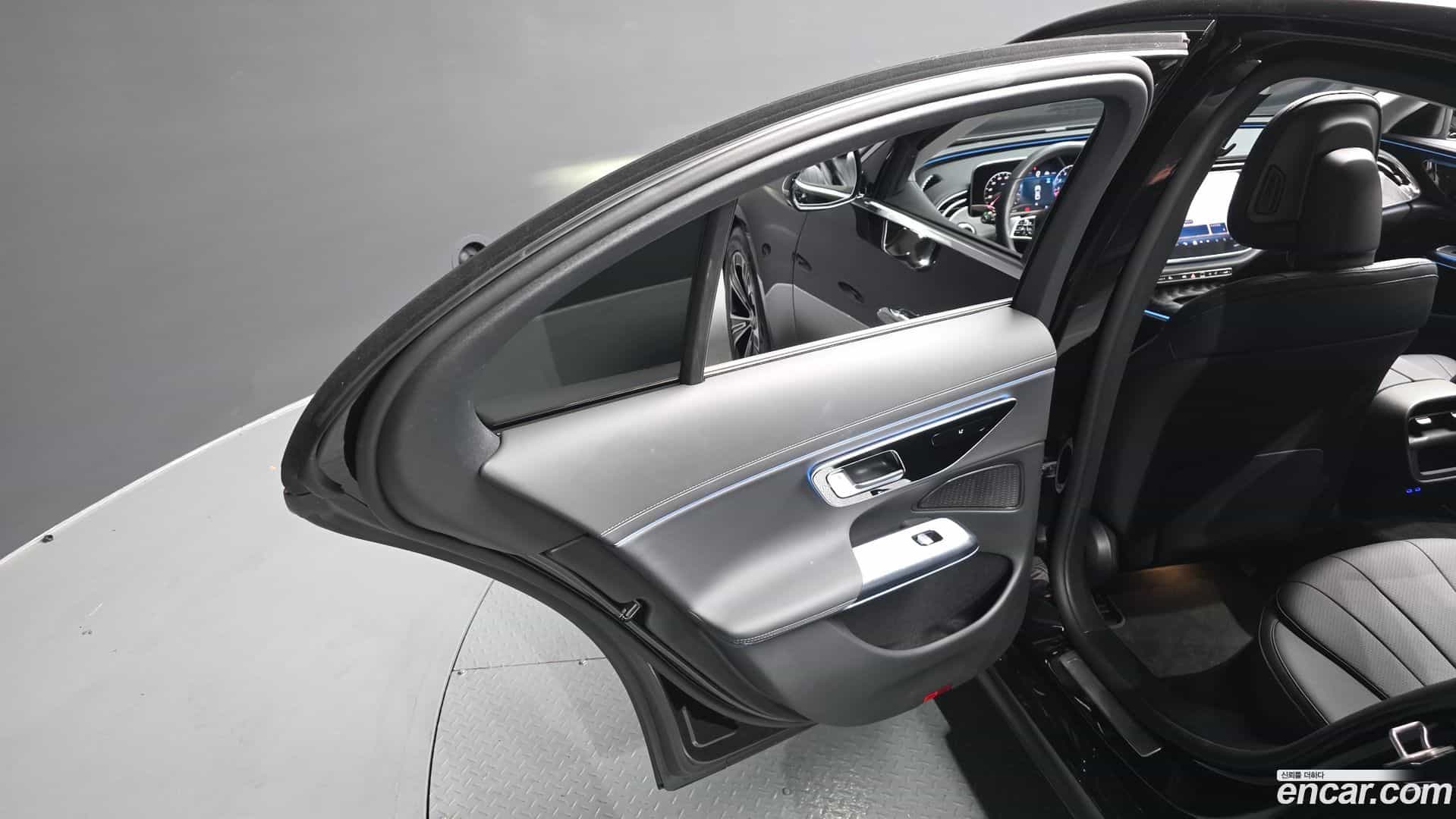 E-Class Mercedes-Benz 2025.5-INNER-035