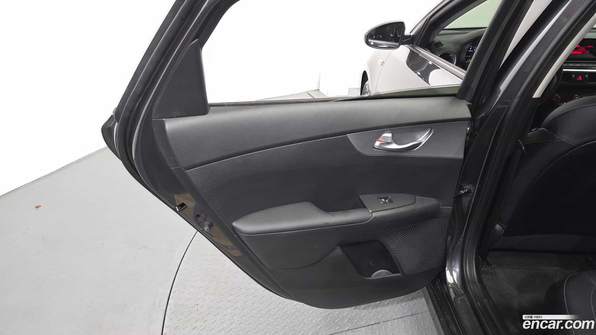 K3 Kia 2023.1-INNER-035