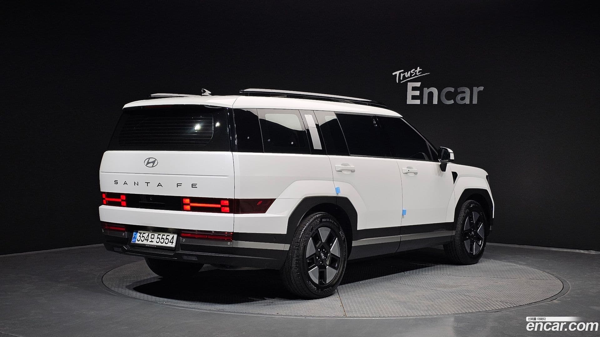 Main__Slider__Photo:Santafe Hyundai 2023.10-1
