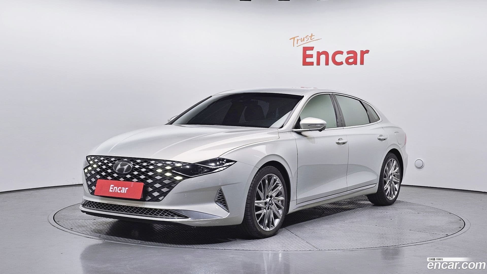 Main__Slider__Photo:Grandeur Hyundai 2021.6-0