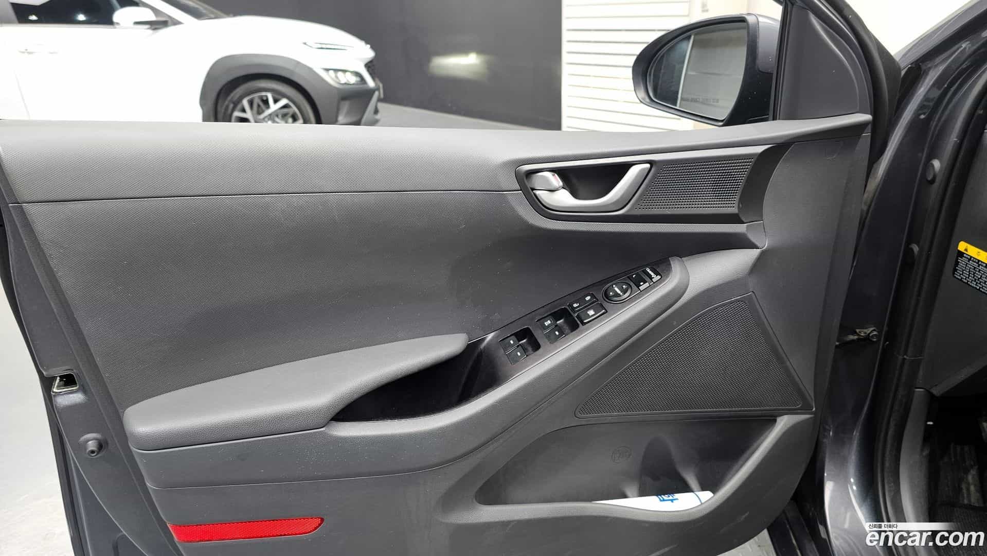 Ioniq Hyundai 2016.3-INNER-034