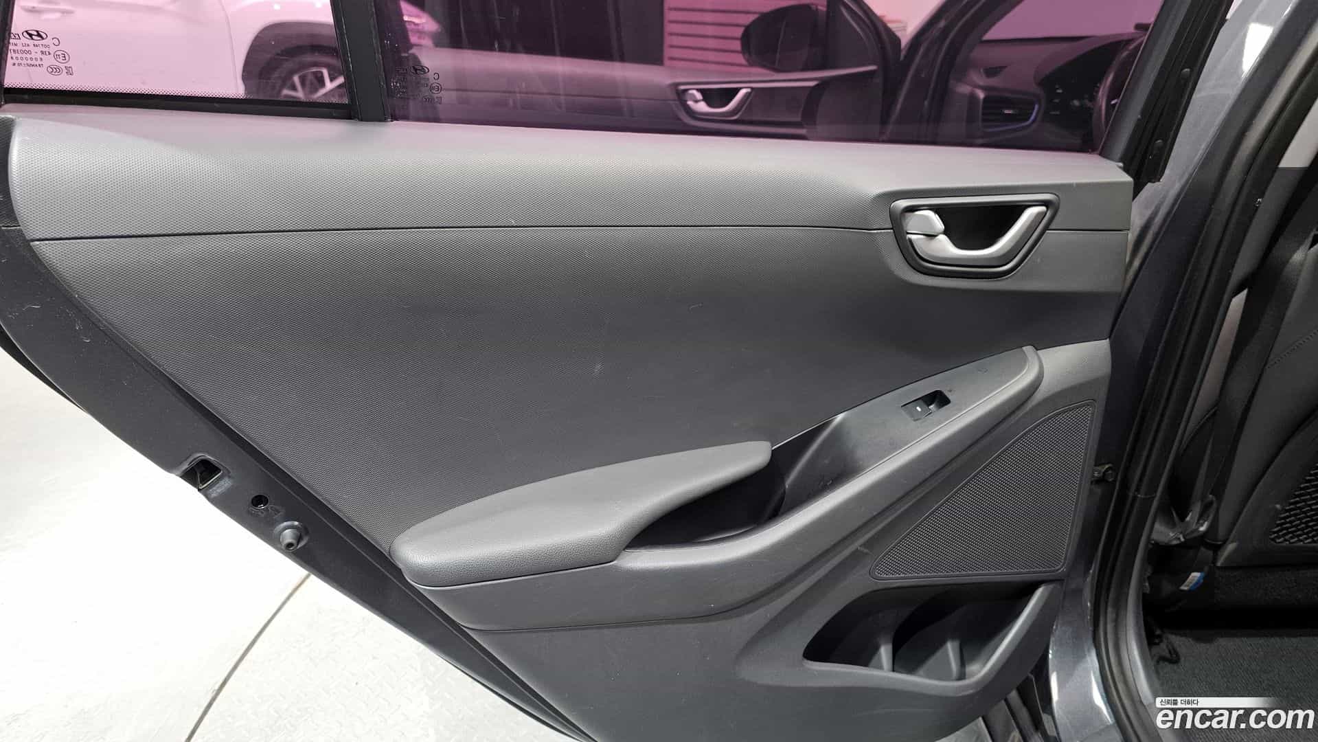 Ioniq Hyundai 2016.3-INNER-035