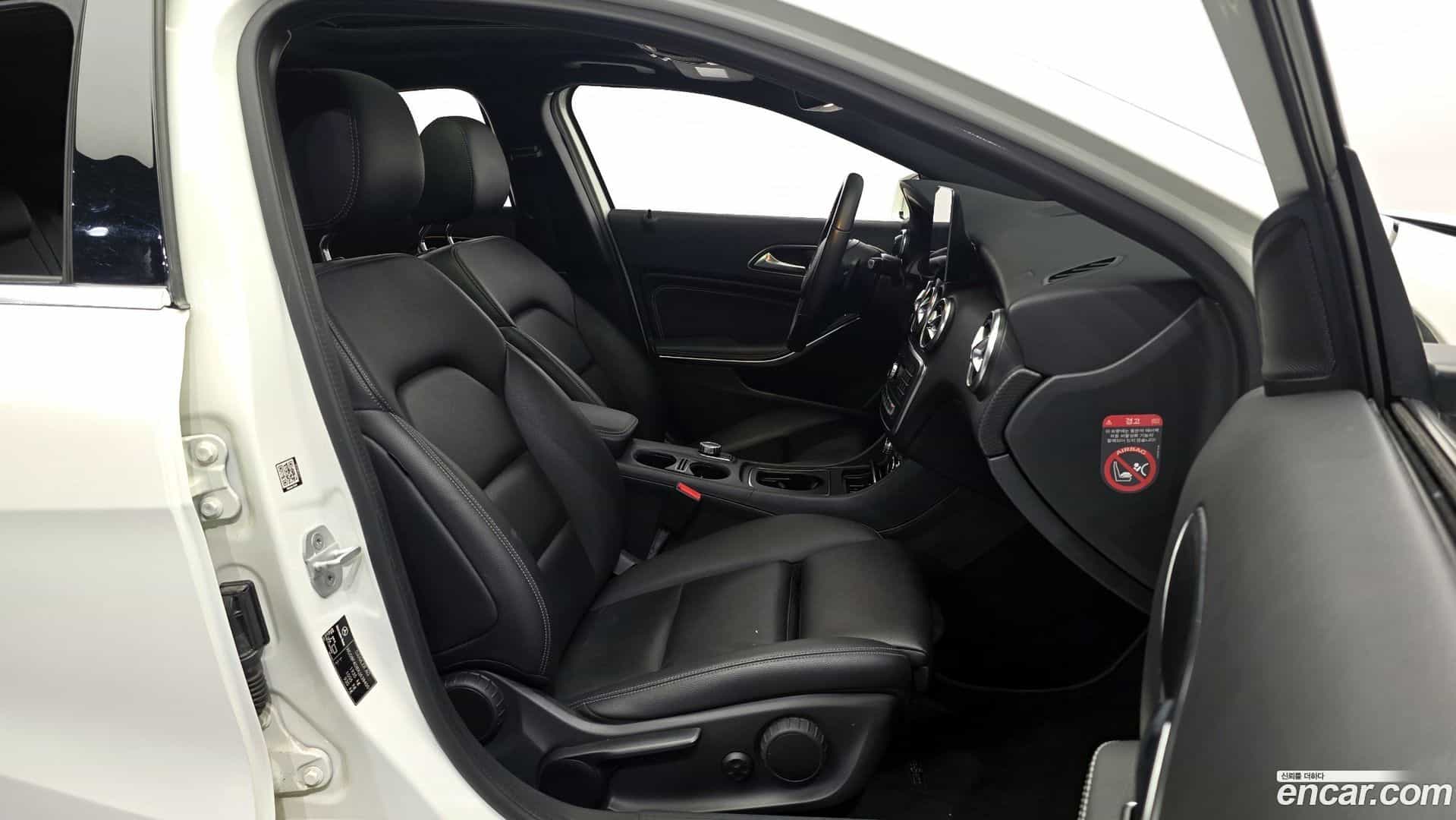 A-Class Mercedes-Benz 2017.6-INNER-036