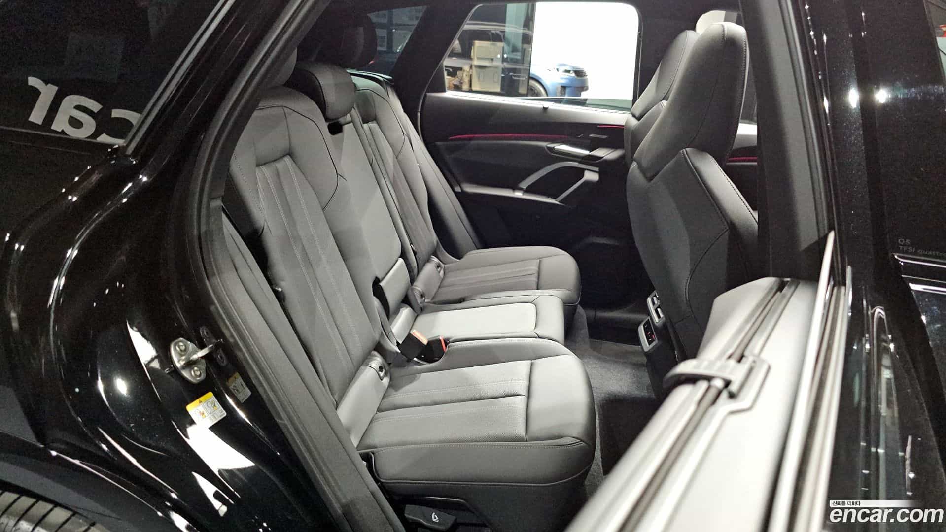 Q5 Audi 2025.11-OPTION-015
