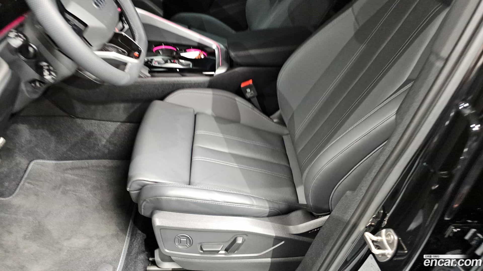 Q5 Audi 2025.11-OPTION-041