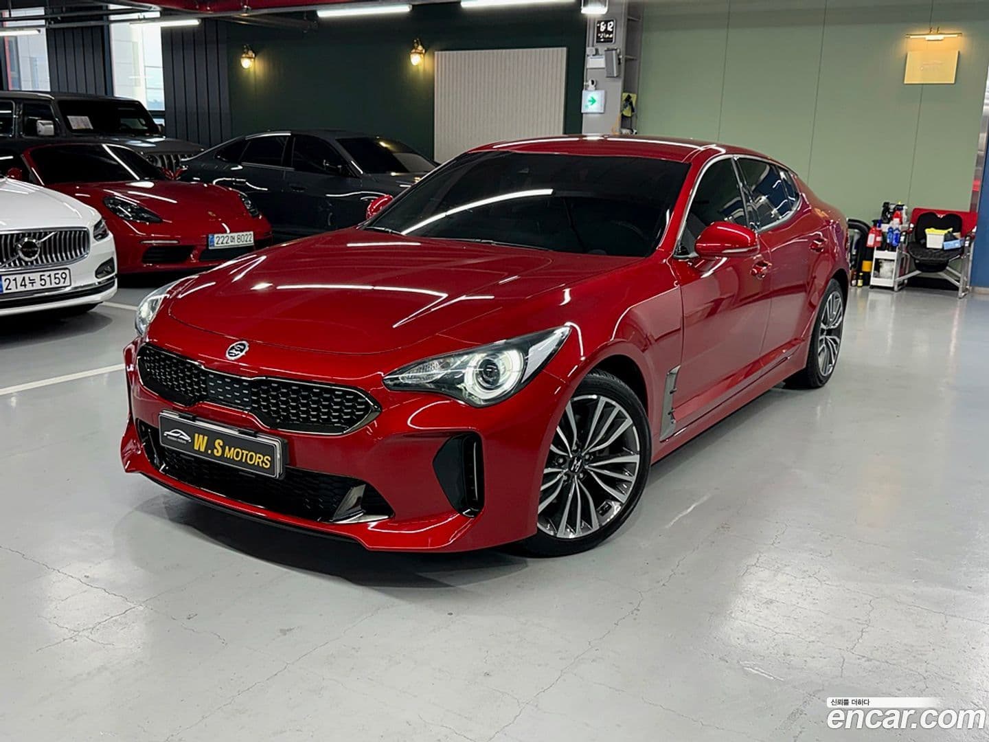 Main__Slider__Photo:Stinger Kia 2020.4-0