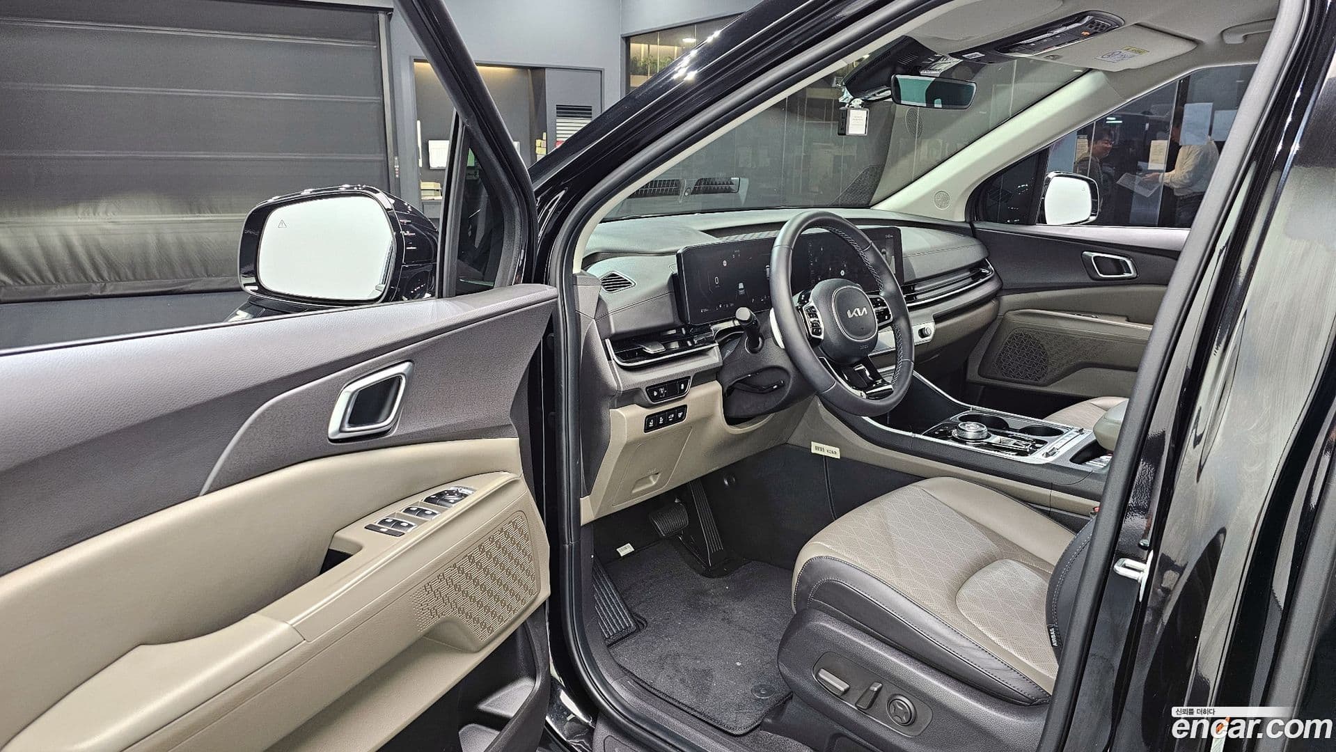 Main__Slider__Photo:Canival Kia 2024.4-9