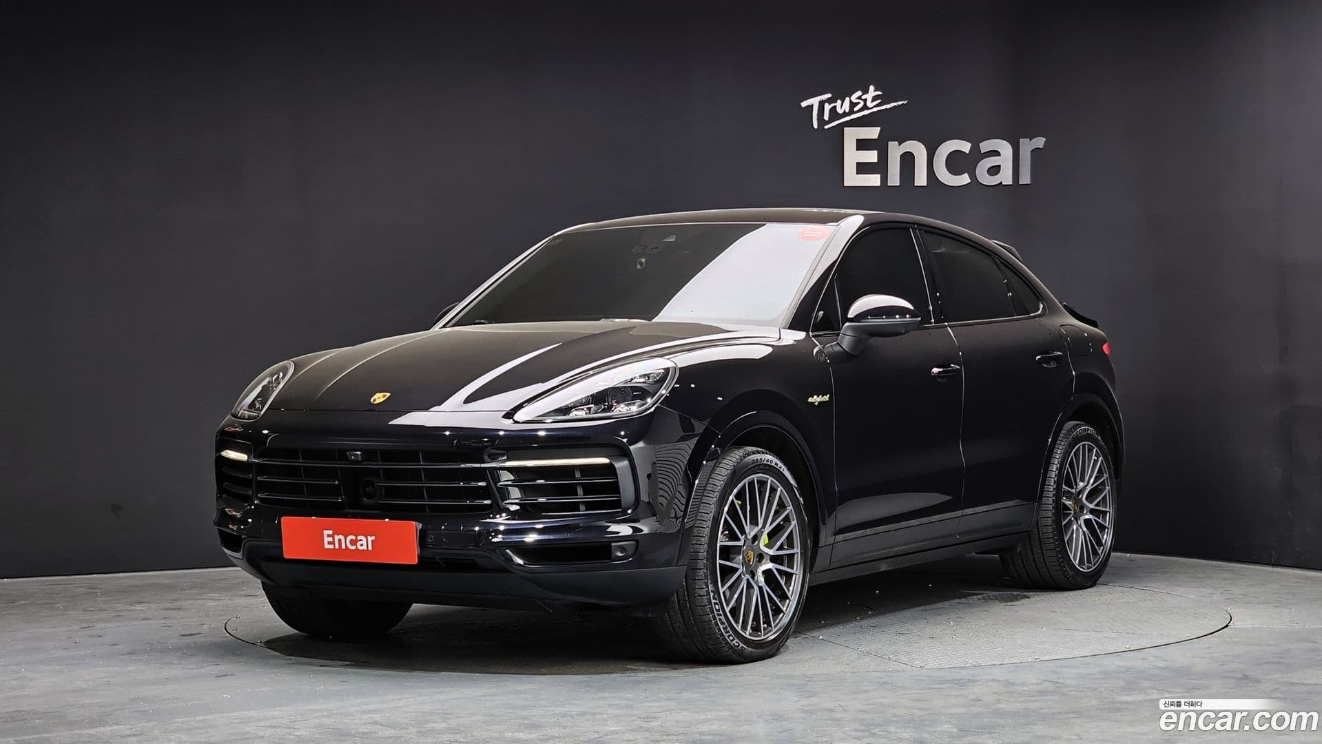 Main__Slider__Photo:Cayenne Porsche 2021.4-0