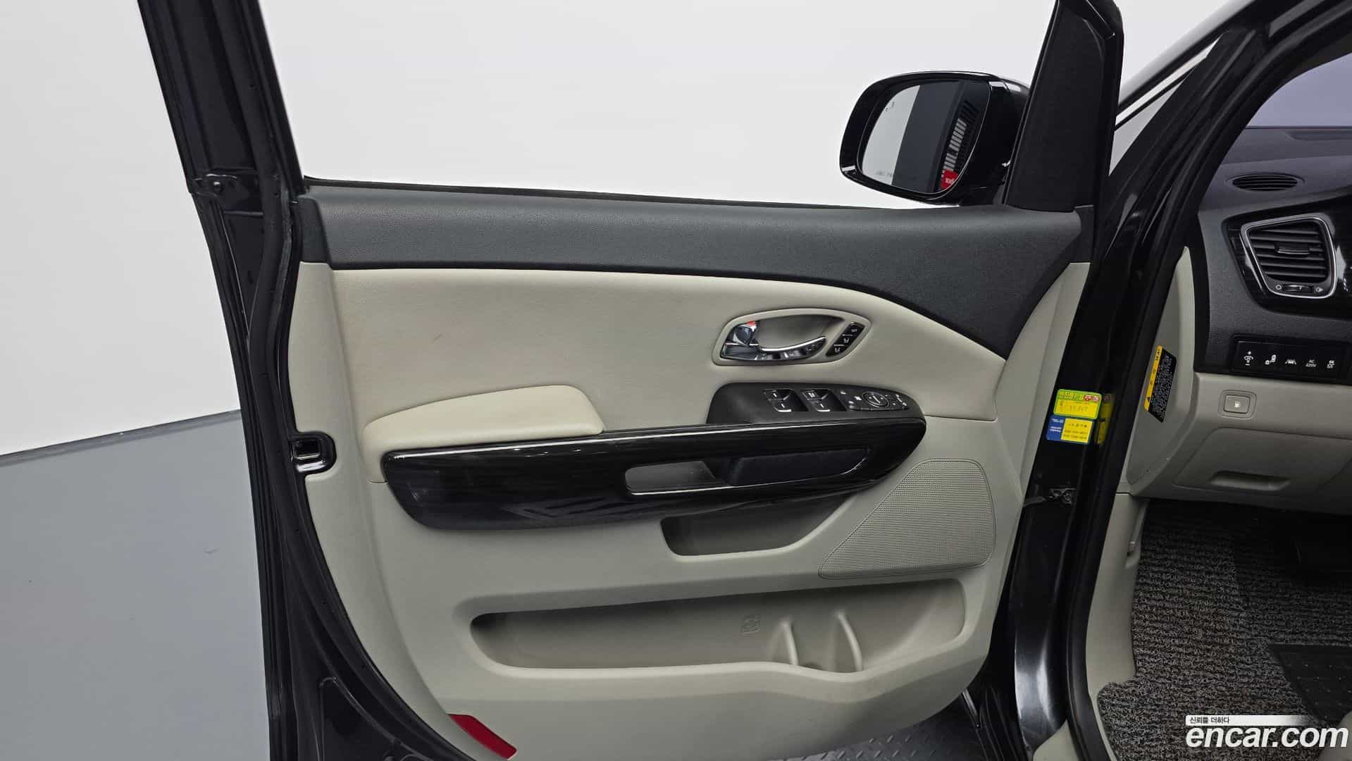 Canival Kia 2019.2-INNER-035