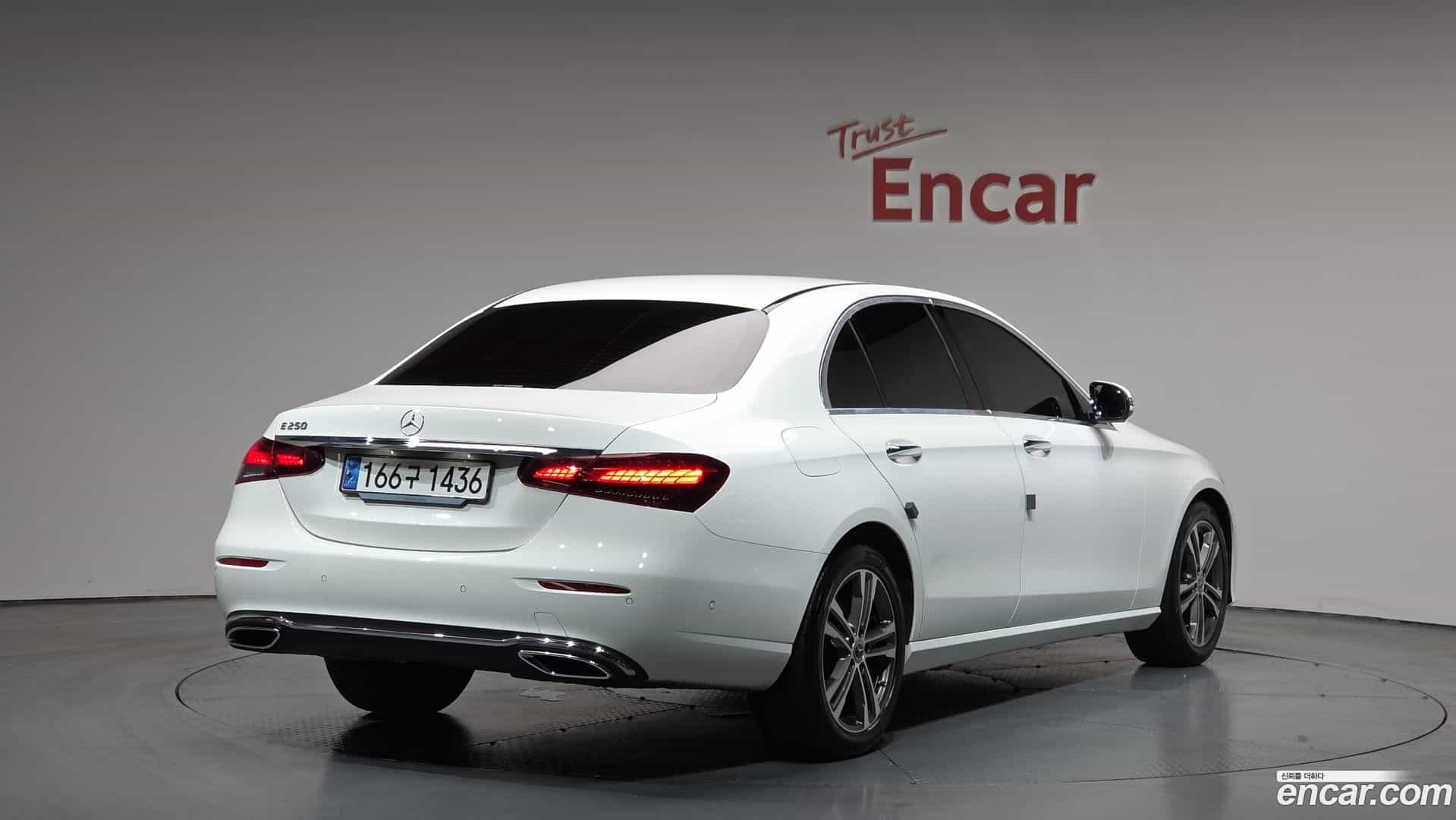 E-Class Mercedes-Benz 2023.10-OUTER-002